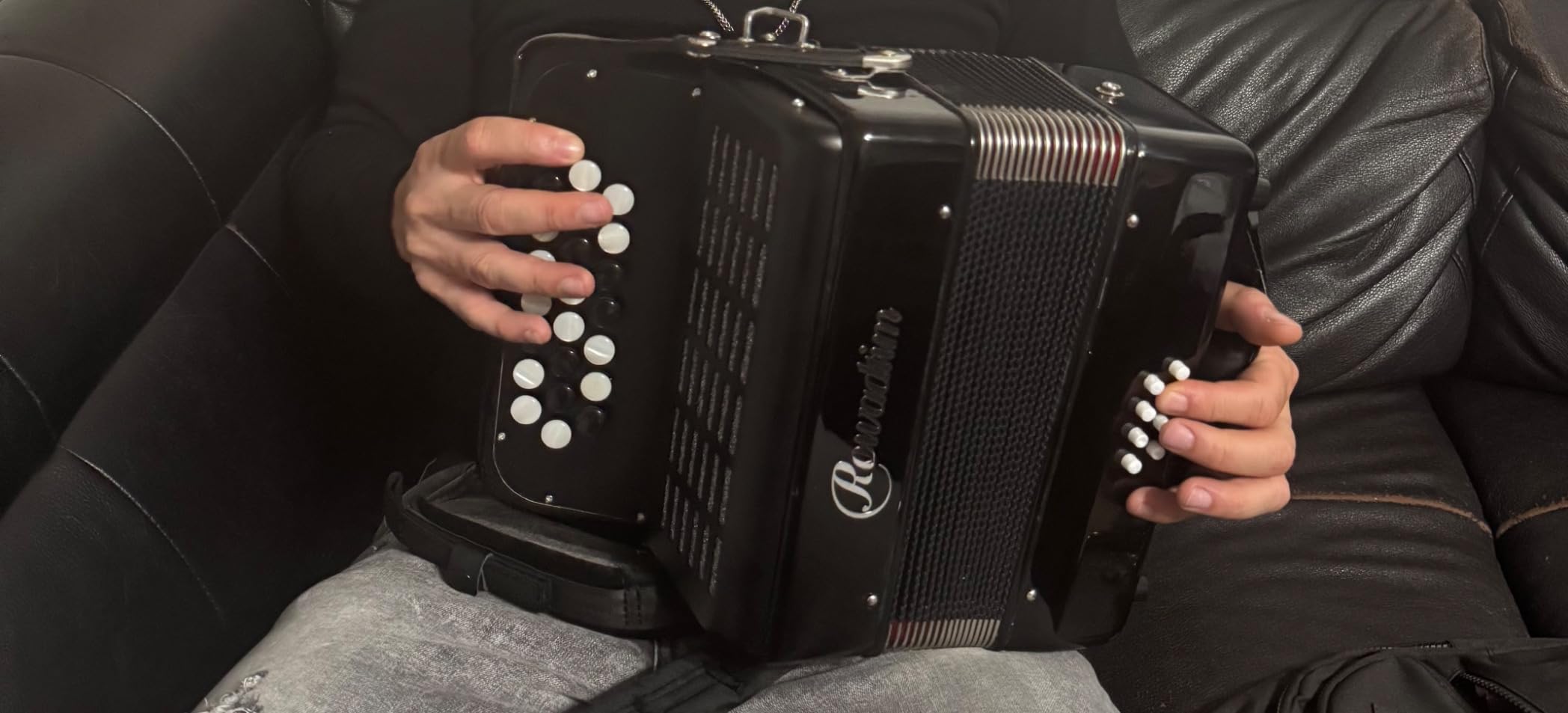 Accordion 22 keys 8 bass, lightweight piano accordion for beginners, vibrant design for beginners and adults for easy learning customer photo 1