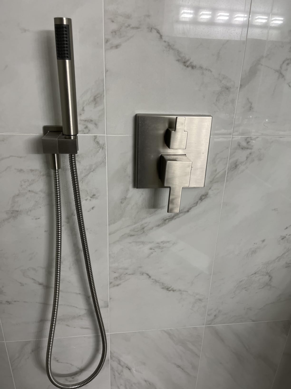 Delta Modern 14 Series Square Rain Shower System Faucet Set, Rainfall Brushed Gold Shower Head and Handle Set, Valve Trim Kit, 10 Inch, Champagne Bronze 342701-CZ customer photo 1