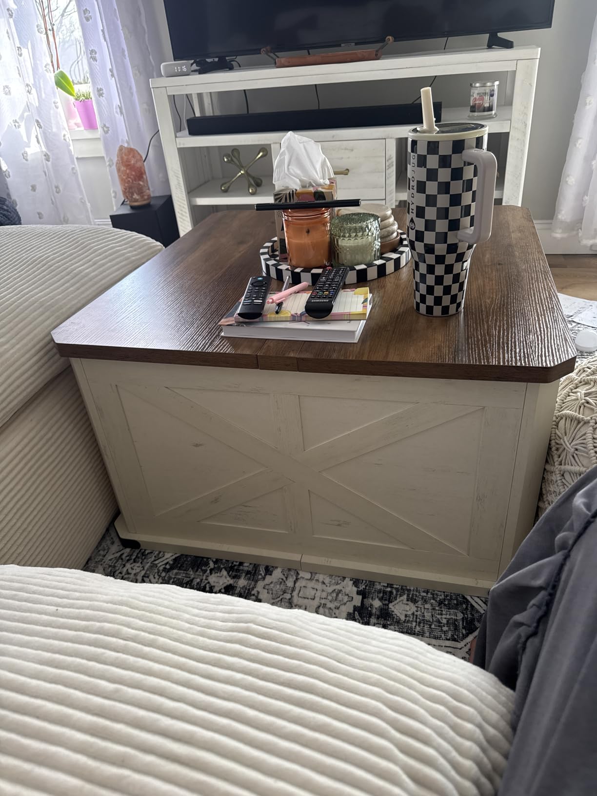 VASAGLE LIRY Collection - Farmhouse Coffee Table with Storage, Square Center Coffee Table for Living Room, with Hidden Compartment, Flip-Top Lids, Honey Brown and Rustic White ULCT232W73 customer photo 2