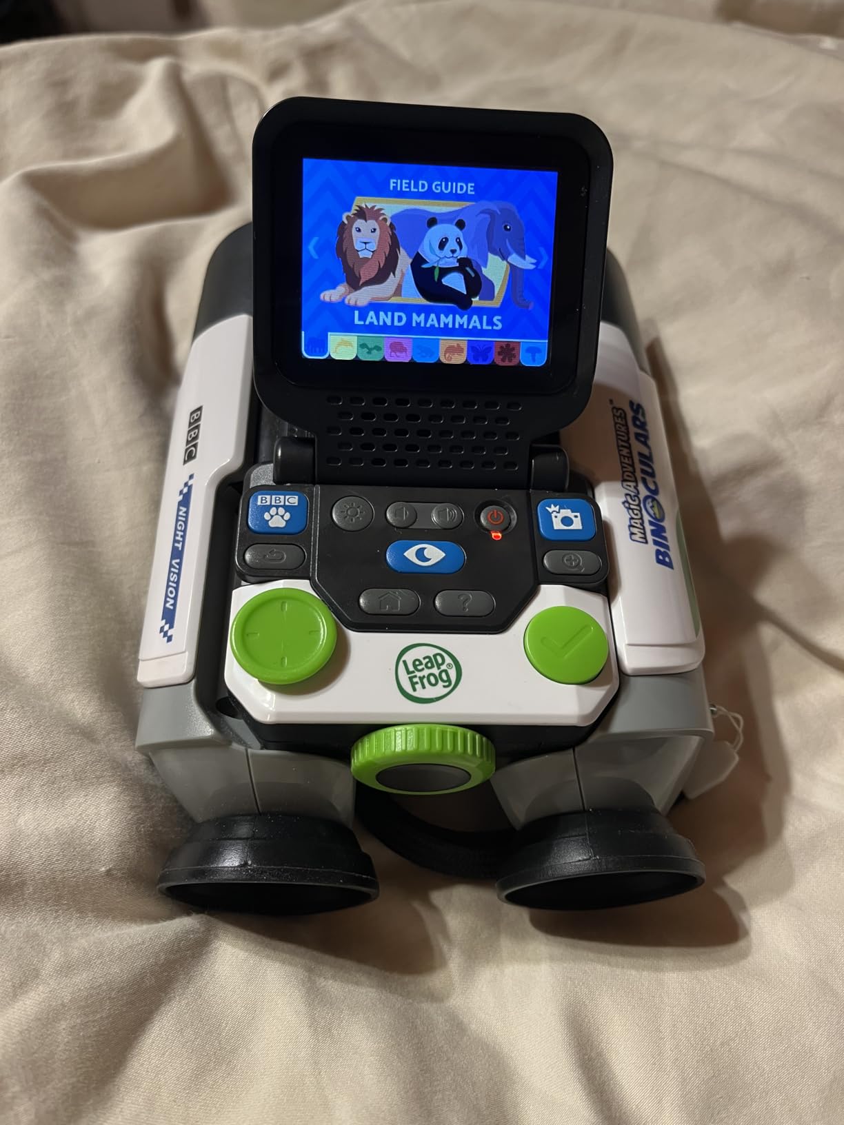 LeapFrog Magic Adventures Binoculars with Screen Capture, Night Vision for Kids Ages 4 and up, White customer photo 1