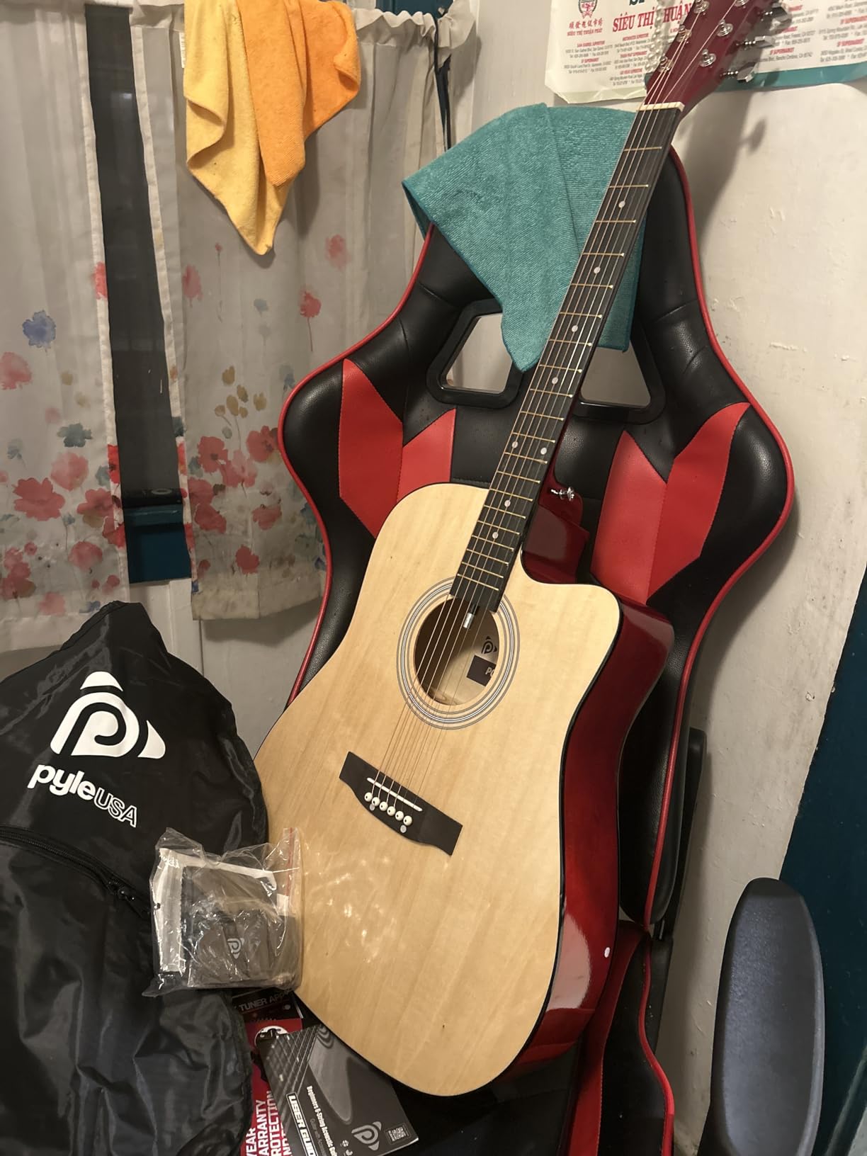 Pyle Steel String Acoustic Guitar Kit, 4/4 Full Size Cutaway All-Wood Guitarra Acustica with Premium Accessory Set and Upgraded Gig Bag, 41