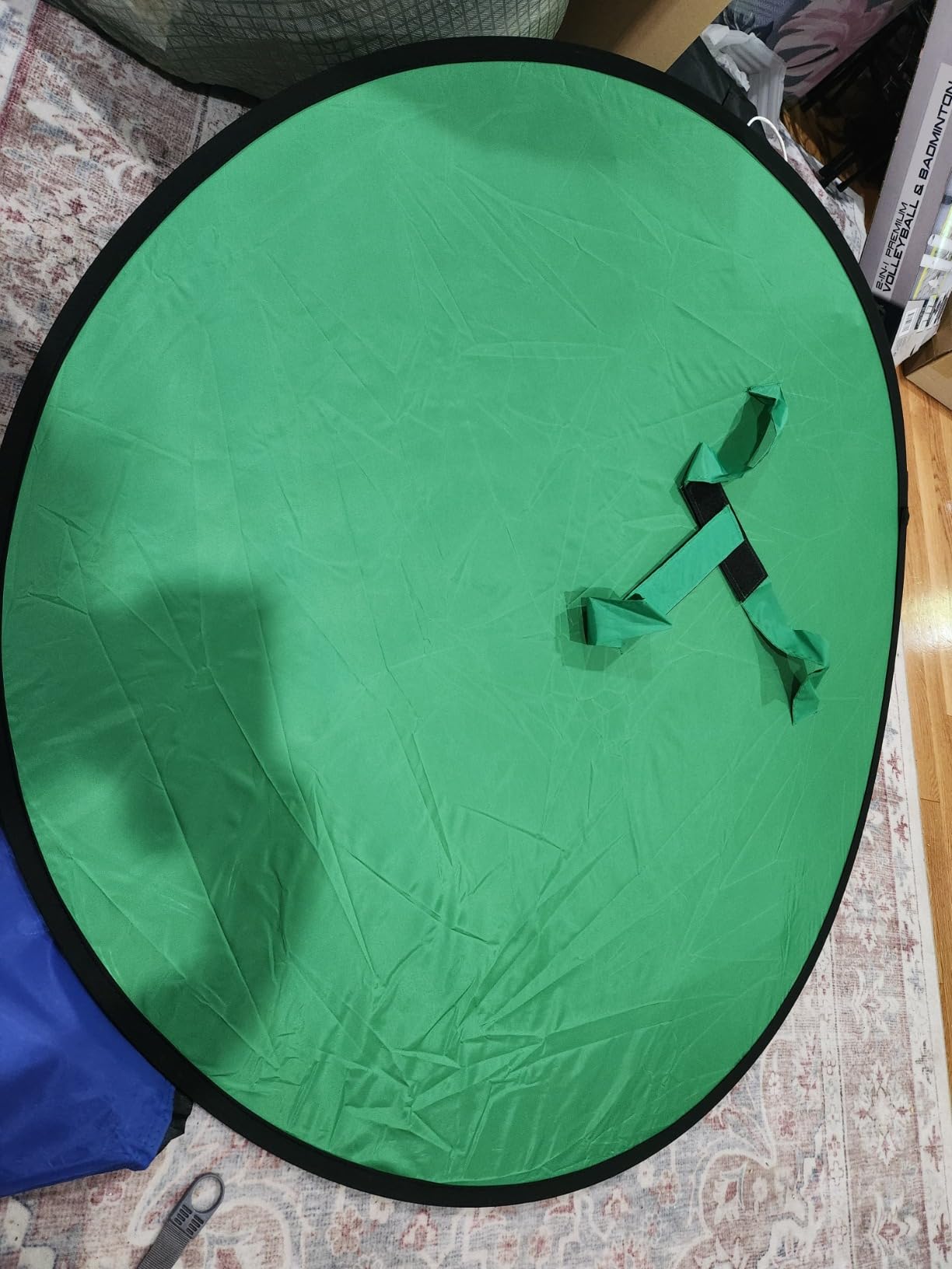 Cosmos 1 Pc Blue Screen Backdrop 43 in / 110 cm Diameter Foldable Portable Photography Background Green Screen Chroma Key Backdrop for Photography Photo Video Studio, Live Streaming, Video Meeting customer photo 2
