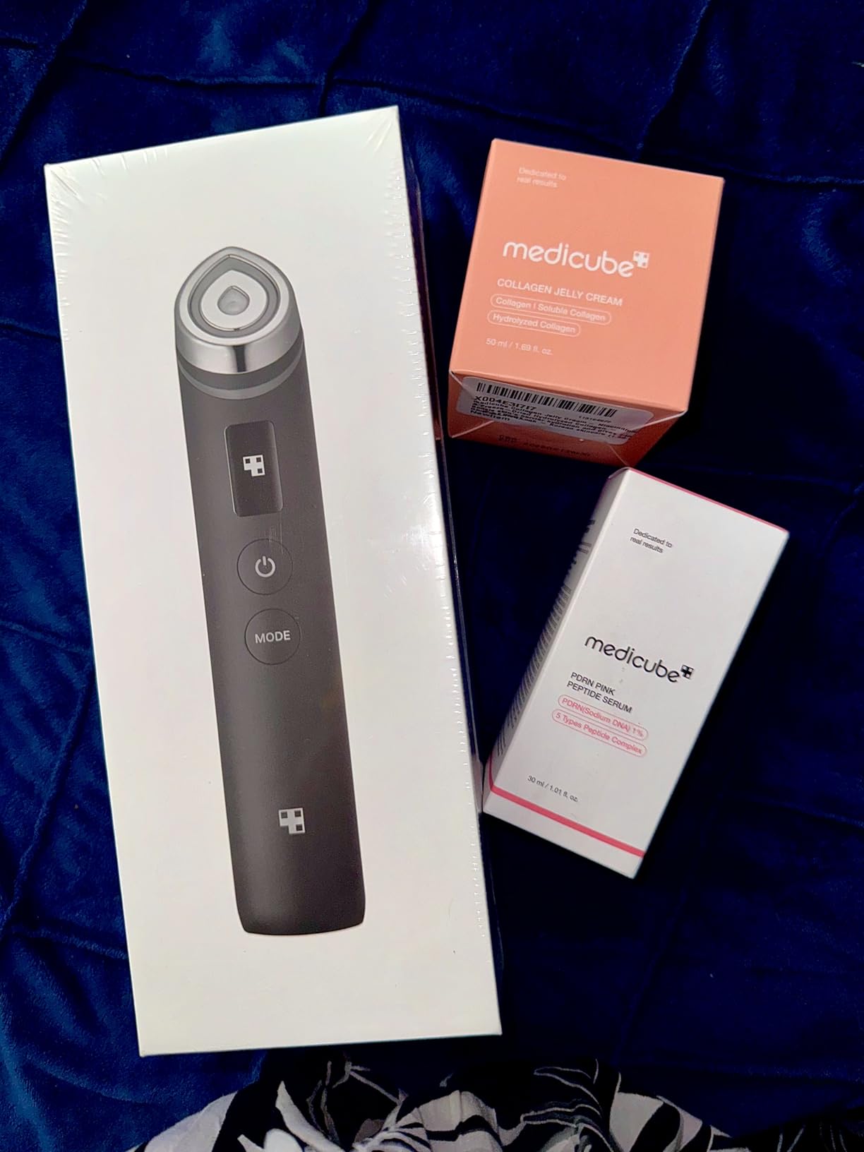 medicube Booster Pro | 6-in-1 Real Glass Glow Beauty Massager | for Clear, Radiant, Firmer-Looking Skin | Korean Skin Care | Black customer photo 2