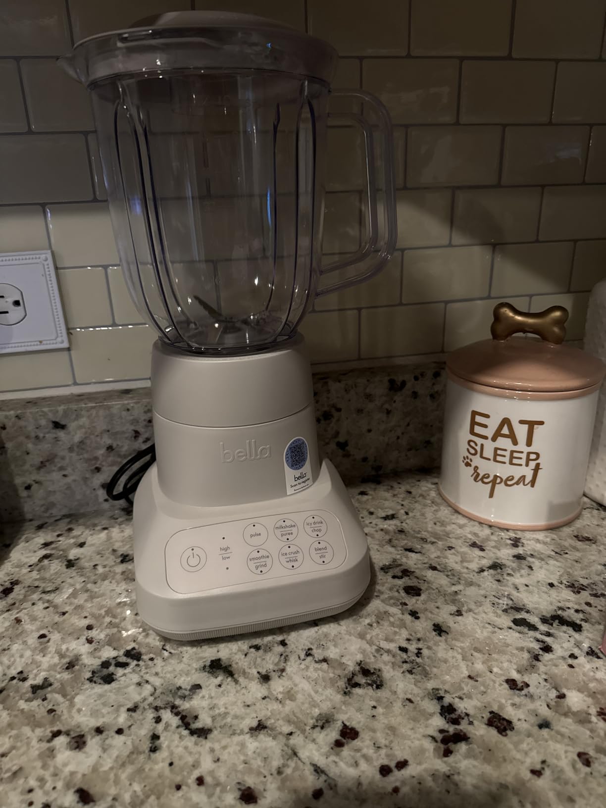 bella 10 Speed Countertop Blender, Juicer & Smoothie Maker, Fits-anywhere™ Kitchenware, Slim Flip & Store Design, Dishwasher Safe 48oz Capacity Pitcher & Lid, Stainless Steel Blade, 450 Watt, Oatmilk customer photo 2