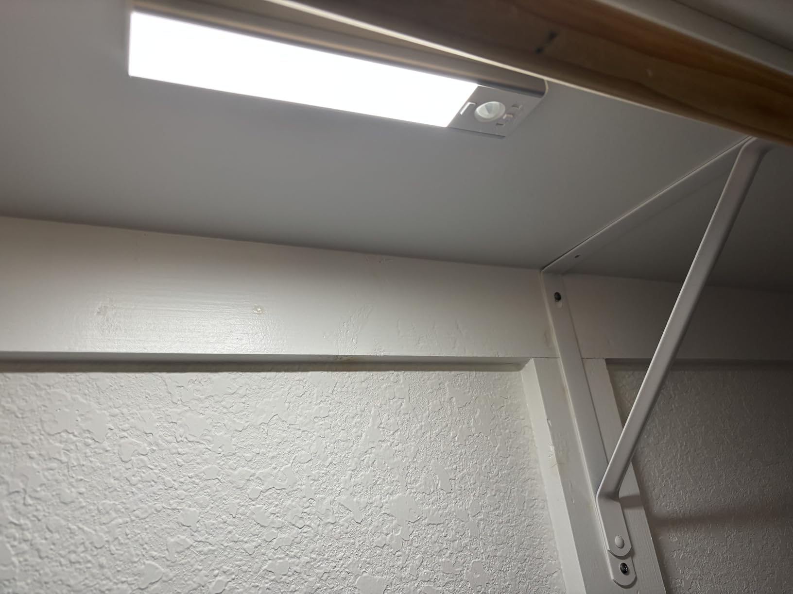 Under Cabinet Lighting, LED Motion Sensor Light Indoor, 2200mAh USB Rechargeable Closet Lights Battery Operated, Stick On Magnetic Wireless Dimmable Under Counter Lights for Kitchen(2 Pack) customer photo 1