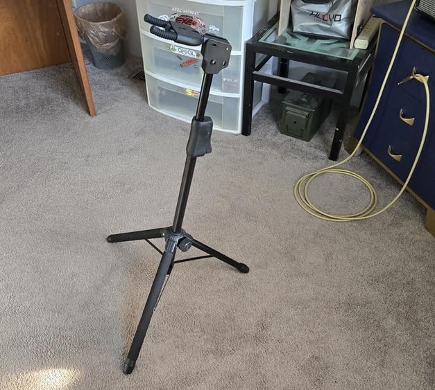 GUITTO Triple Guitar Stand - Heavy Duty 3 Guitar Stand for Acoustic/Electric/Bass/Banjos, Auto-Lock Folding Design, Non-Slip Base & Anti-Rust - Portable for Stage/Travel/Studio GGS-06T customer photo 1