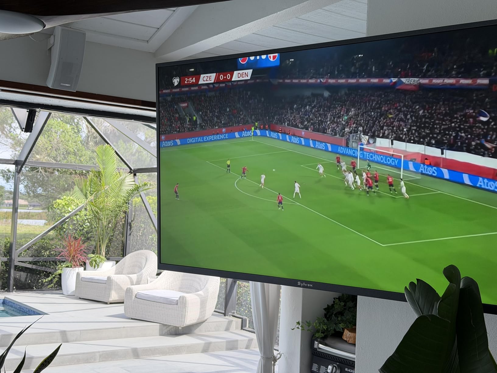 SYLVOX Outdoor TV, 55 inch Waterproof Smart Outdoor TVs, 4K, HDR 10, Weatherproof,1000nits, Voice Assistant Remote, for Partial Sun Area(Deck Pro 3.0, Latest Model) customer photo 1