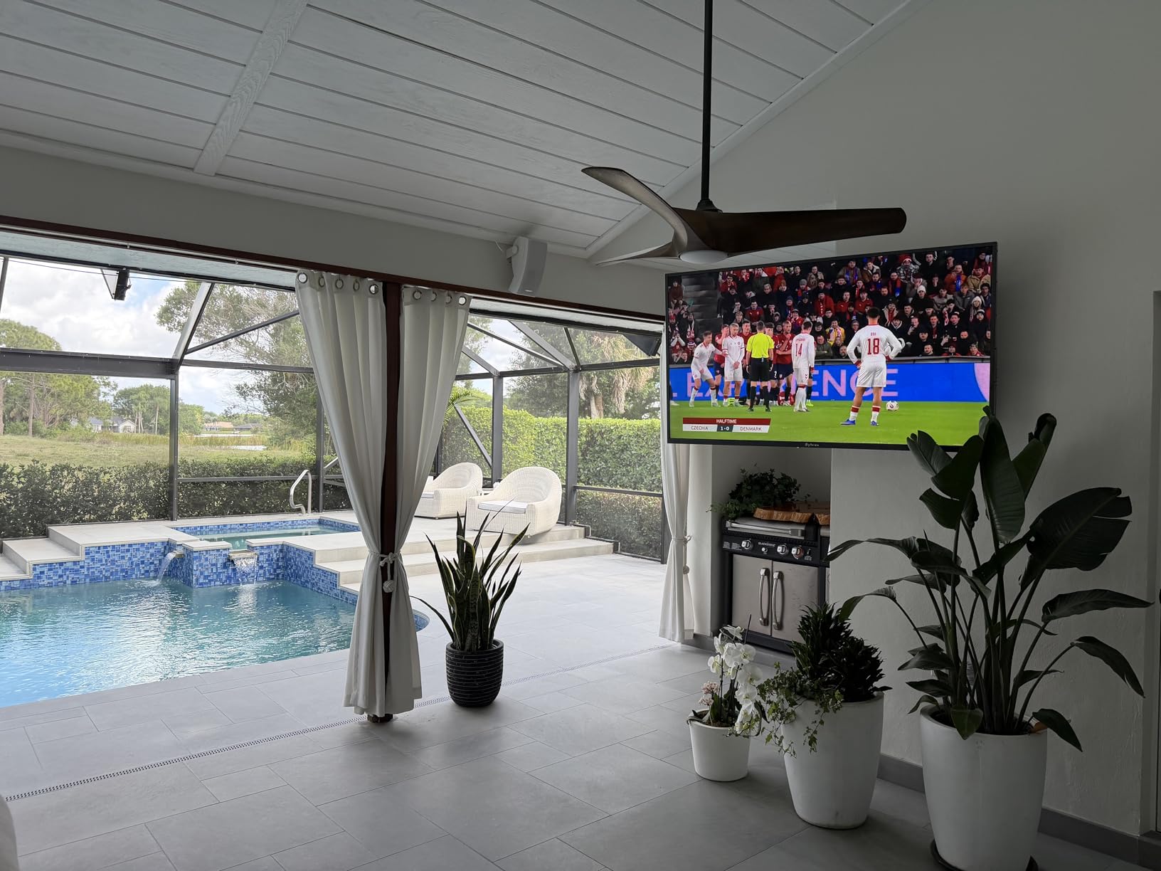 SYLVOX Outdoor TV, 55 inch Waterproof Smart Outdoor TVs, 4K, HDR 10, Weatherproof,1000nits, Voice Assistant Remote, for Partial Sun Area(Deck Pro 3.0, Latest Model) customer photo 2