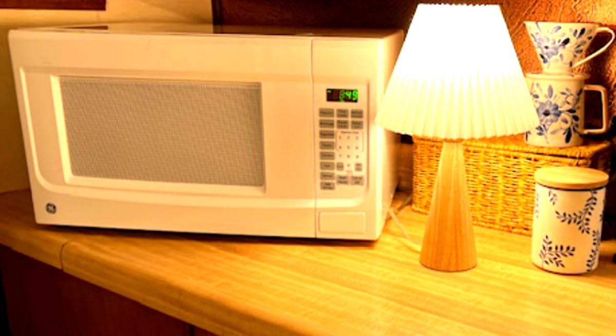GE 1.4 Cu. Ft. Countertop Microwave Oven customer photo 1