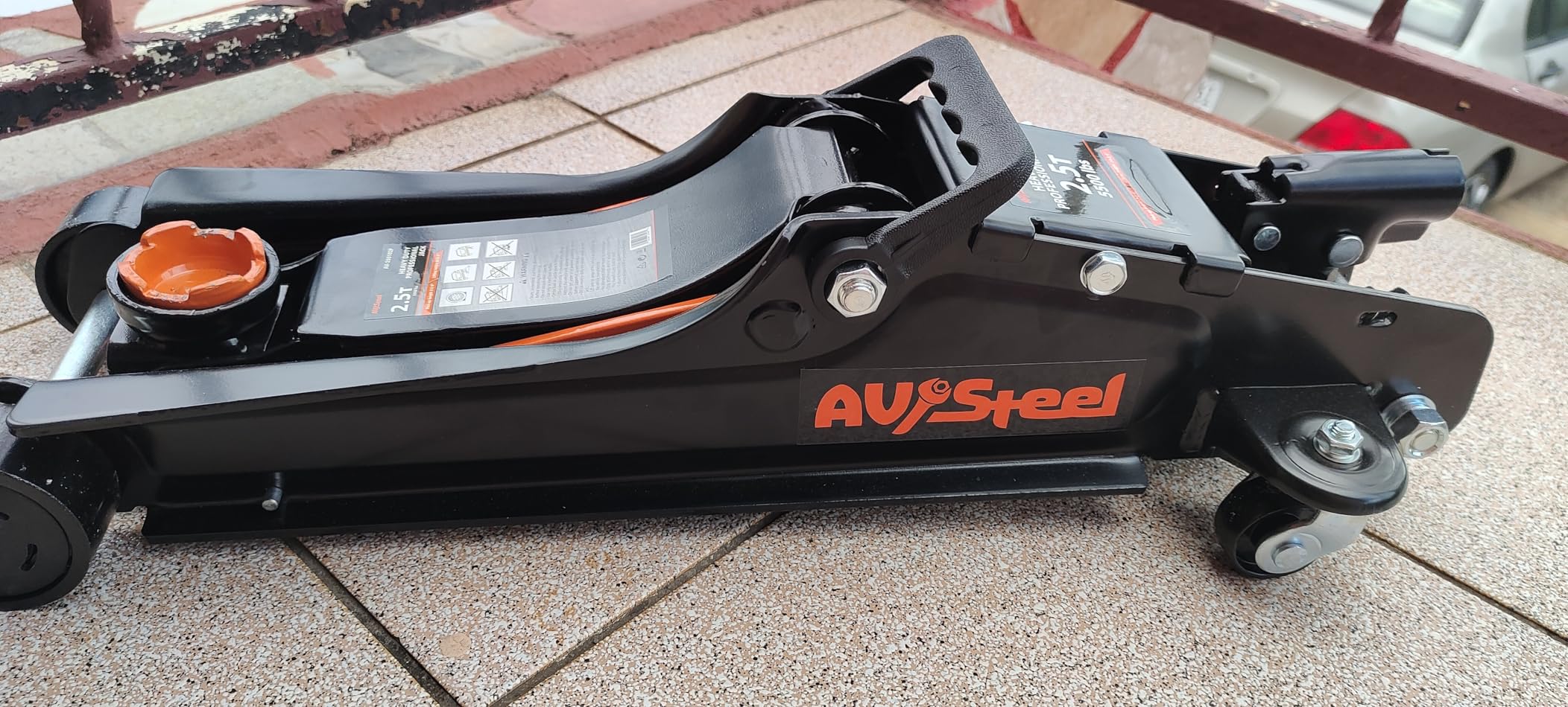 AV Steel Floor Jack 2.5 Ton (5500 lbs), Low Profile Floor Jack with Single Piston Pump, Heavy Duty Steel Hydraulic Jack for Car, Jack for Car with Lifting Range 3.4'' to 14.6'' customer photo 1