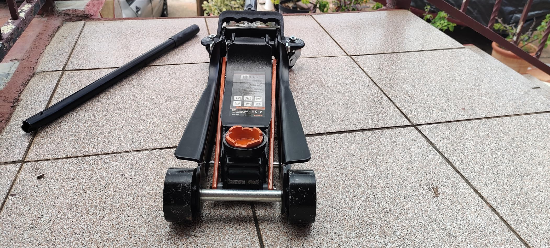 AV Steel Floor Jack 2.5 Ton (5500 lbs), Low Profile Floor Jack with Single Piston Pump, Heavy Duty Steel Hydraulic Jack for Car, Jack for Car with Lifting Range 3.4'' to 14.6'' customer photo 2