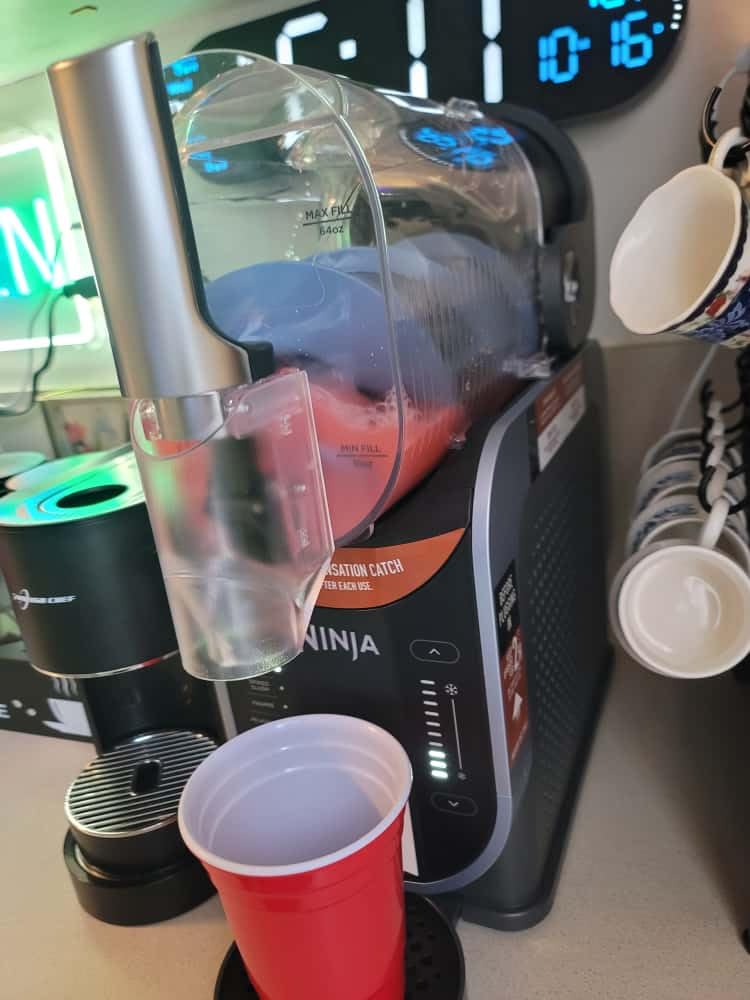Ninja SLUSHi with RapidChill Technology, 88 oz. Frozen Drink & Slushie Machine, 5 Preset Programs, Margaritas, Frappes, and More customer photo 1
