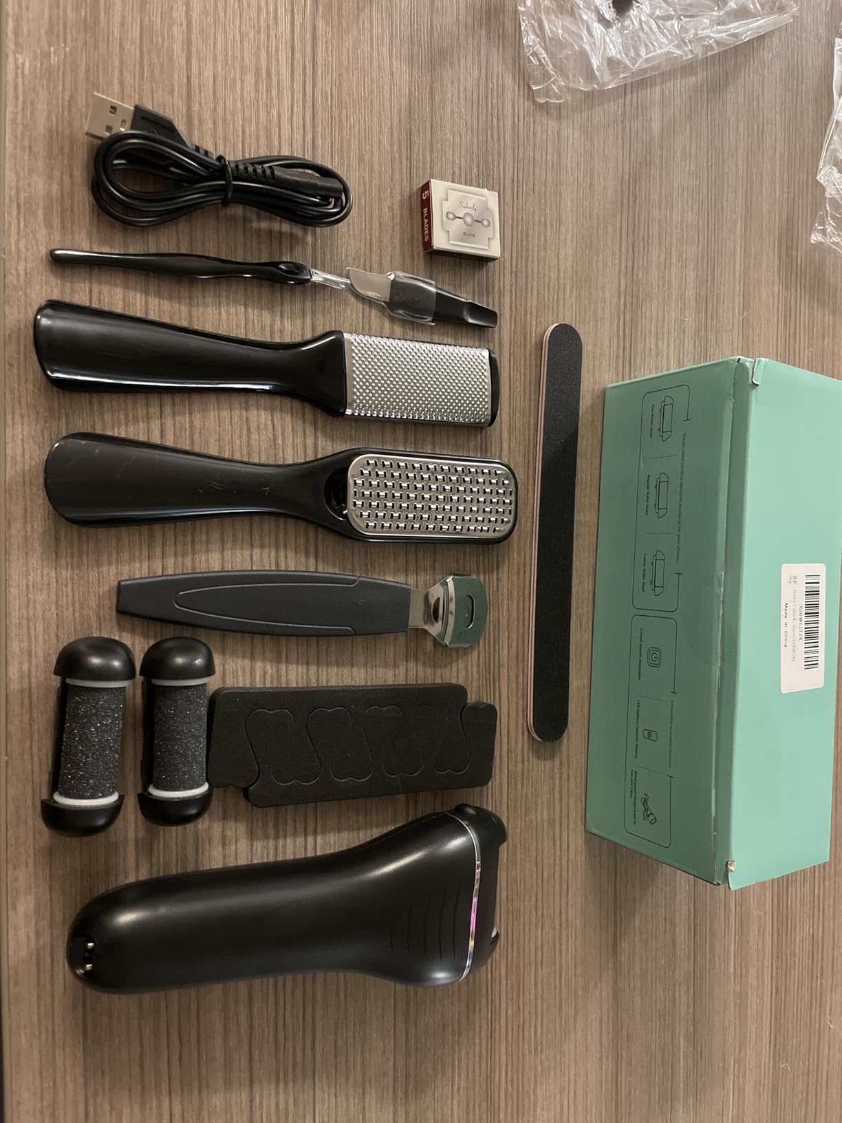 Wea&Hea Electric Callus Remover for Feet with 3 Roller Heads 2 Speed Rechargeable Waterproof Professional Pedicure Kit 17 in 1 Foot File Tools Perfect for Dead Hard Cracked Dry Skin customer photo 2