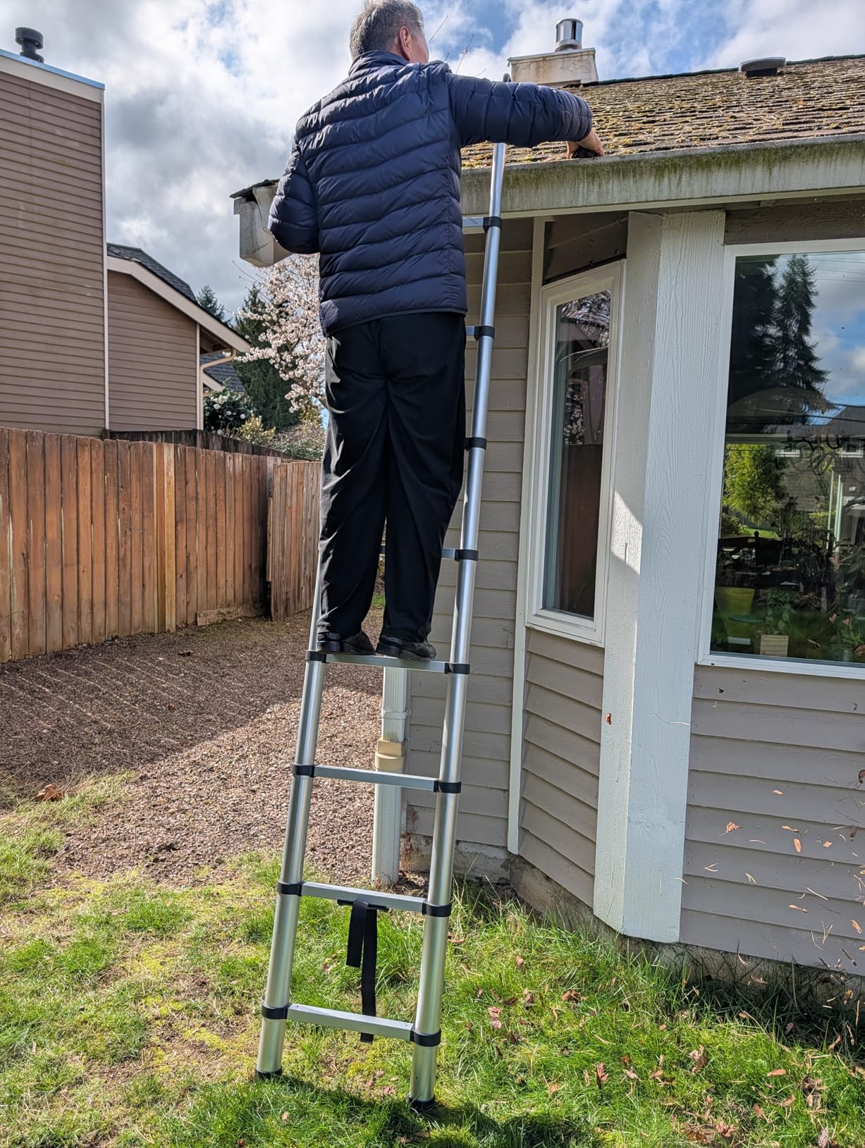 RIKADE Telescopic Ladder, 20.34FT Aluminum Telescoping Ladder with Stable Hook and Non-Slip Feet, Portable Extension Ladder for Household and Outdoor Working, Max Load 330lbs, Aluminum customer photo 1
