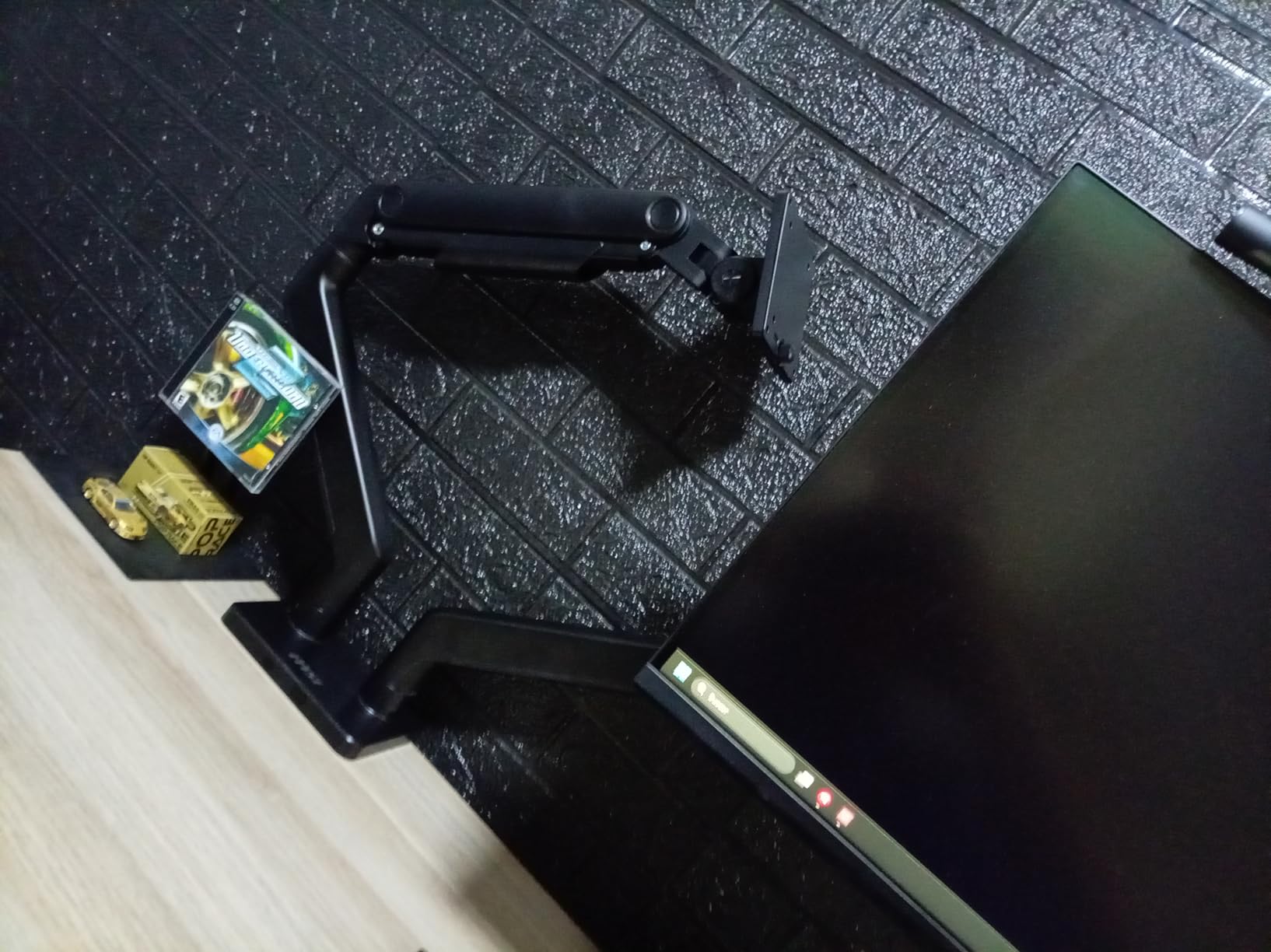 MSI MAG MT201D - Premium Heavy Duty Dual Monitor Stand Arms, 17-45 Support, VESA Compatible, Adjustable Spring Mount, 44 lbs per Screen, Clamp & Grommet, Quick Release Plate - Black customer photo 1