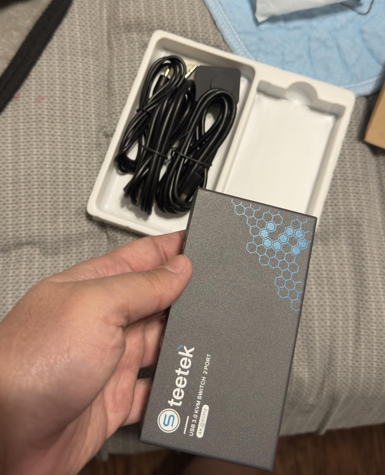 USB 3.0 HDMI KVM Switch 1 Monitors 2 Computers, 4K@60Hz KVM Switches for 2 Computers Sharing Monitor Keyboard Mouse Hard Drives Printer, with EDID Adaptive, 2USB Cable and Controller -S7232H customer photo 2