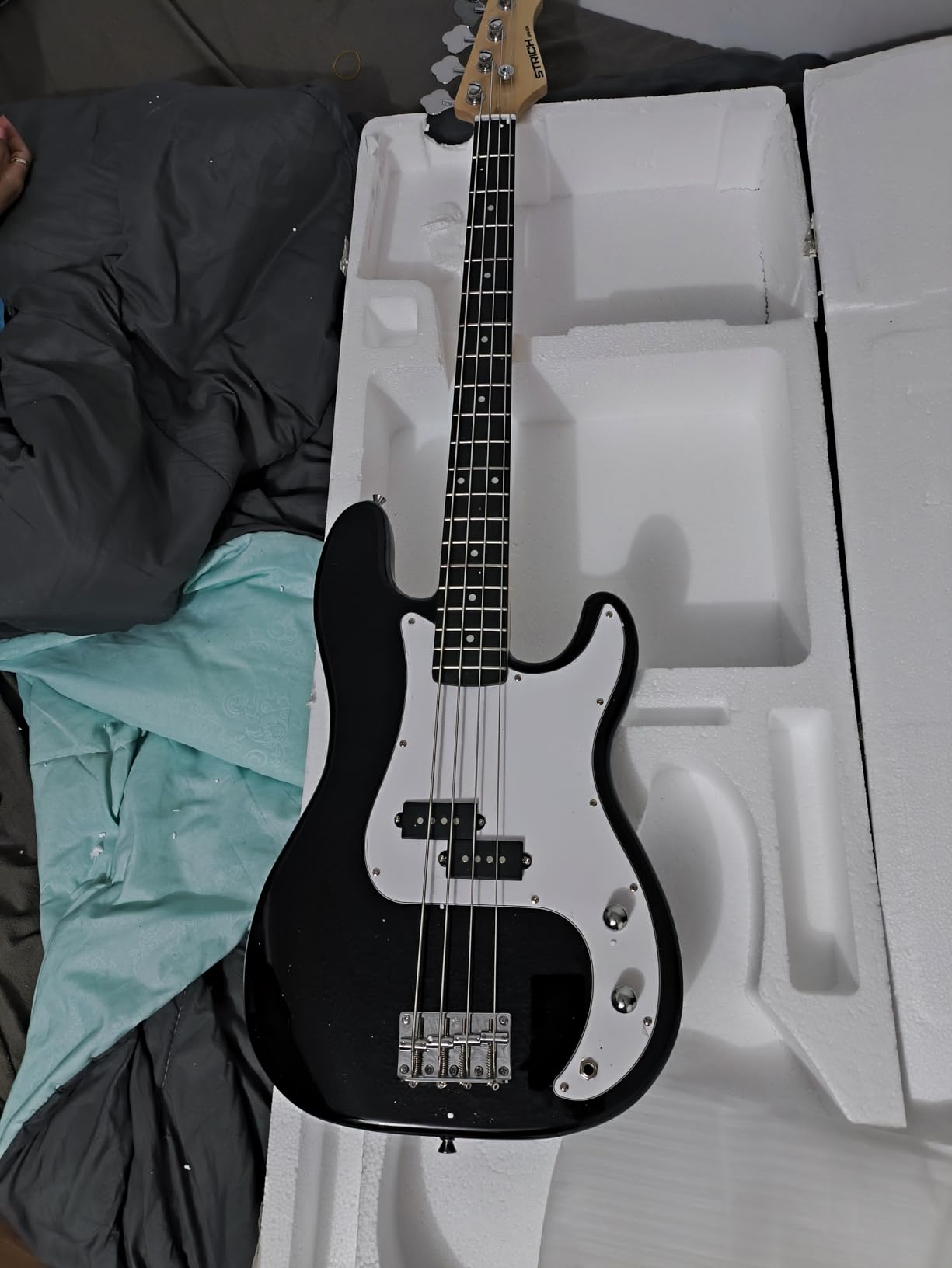 STRICH Electric Bass Guitar 4 Strings Full-Size Beginner Kit, Standard Bass for Starter with 2 x 5w Amp, Bag, Tuner, Strap, Cable, SPB-S10 Black customer photo 2