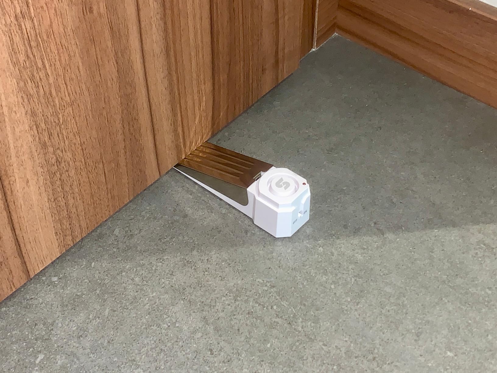 Sabre 120 dB Wedge Door Stop Security Alarm, Extremely Loud Wireless Siren Audible Up to 1,500 Ft., Non-Skid Pad, Compact Alarm Great for Home, Travel, Apartment or Dorm customer photo 1