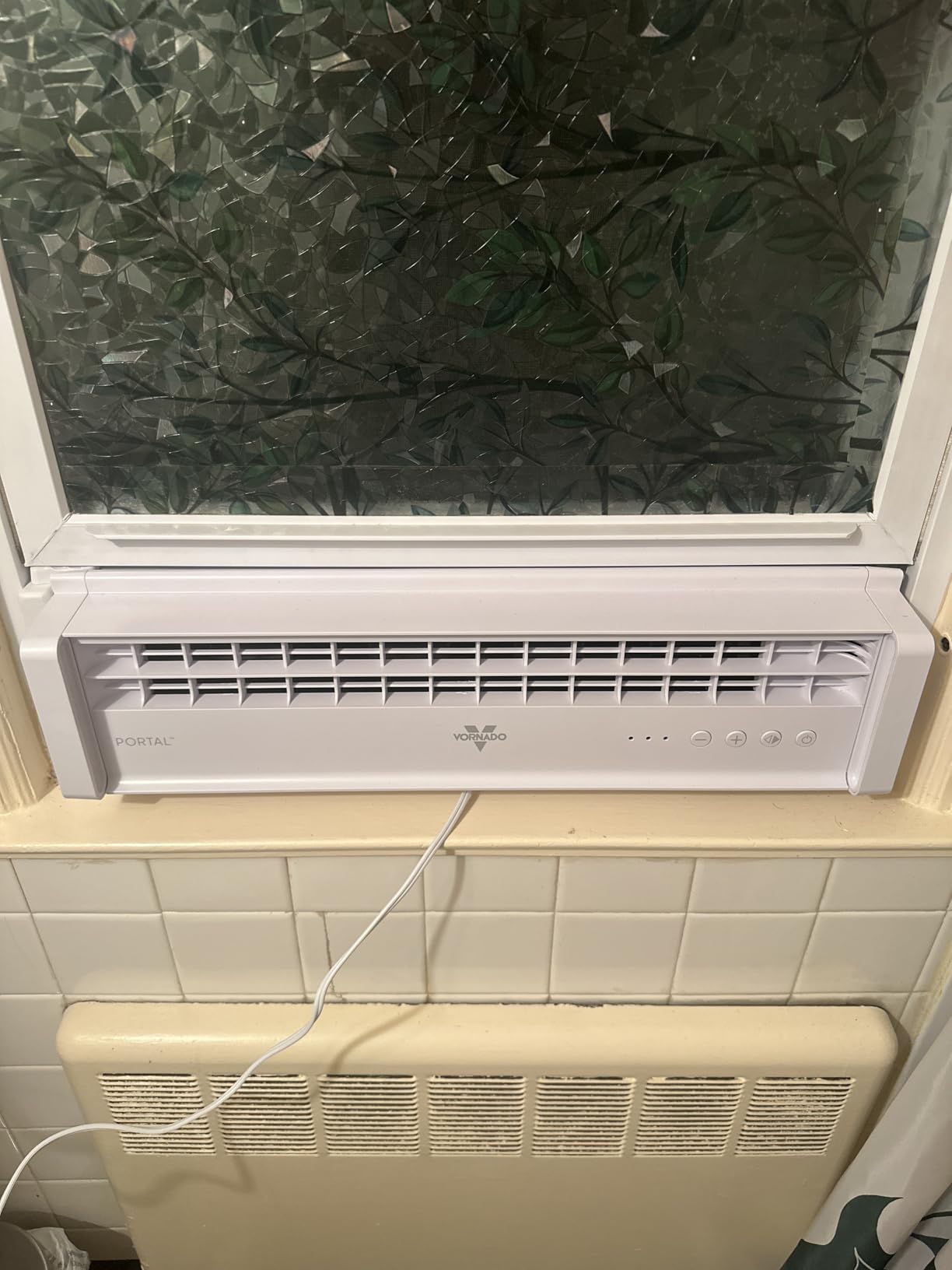 Vornado PORTAL Window Fan with 3 Speeds, Reversible Exhaust Mode, Weather Resistant, Window Fan For Kitchen, Bedroom, Home, Low Profile, Black customer photo 2