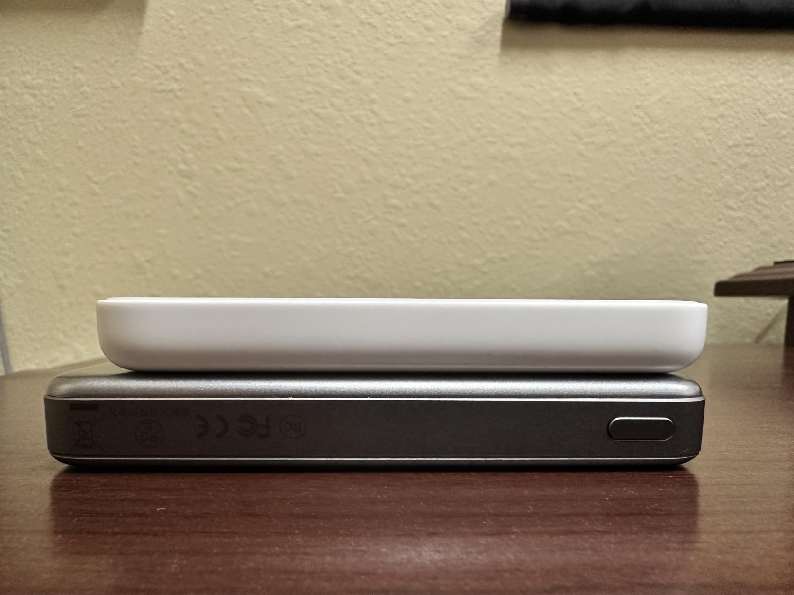 TORRAS MiniMag Power Bank, Ultra-Slim 10,000mAh Magnetic Wireless Portable Charger, 22.5W Fast Charging iPhone Air Magnetic Battery Pack Designed for iPhone 17 Pro Max/17 Pro/Air/16/15/14/13/12, Gray customer photo 2