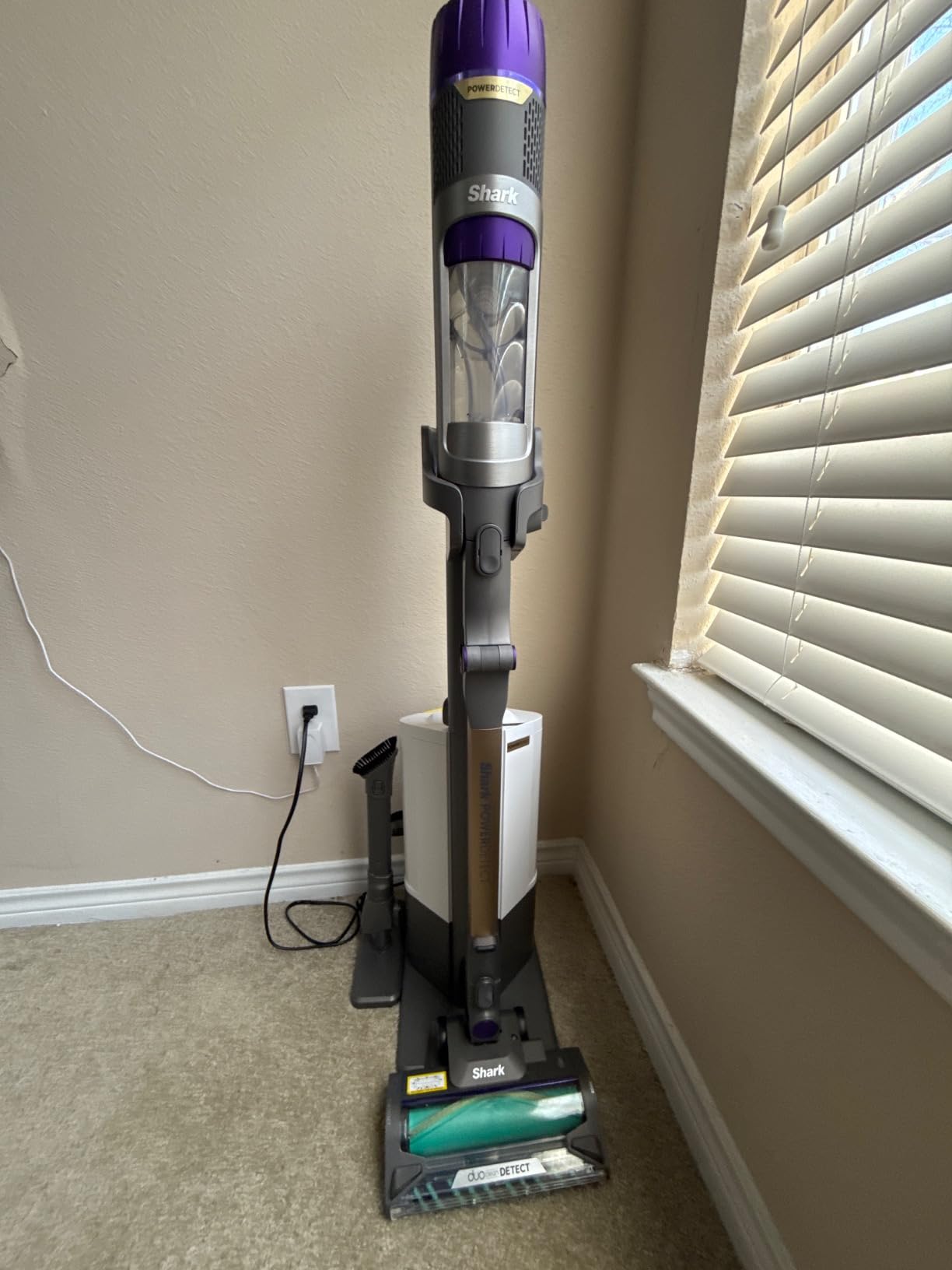 Shark Cordless Vacuum Cleaner with HEPA Filter, PowerDetect Clean & Empty, Powerful Suction, Auto-Empty System, Pet Hair Pickup, Carpets & Hardfloor, Dark Gray, IP3251 customer photo 2