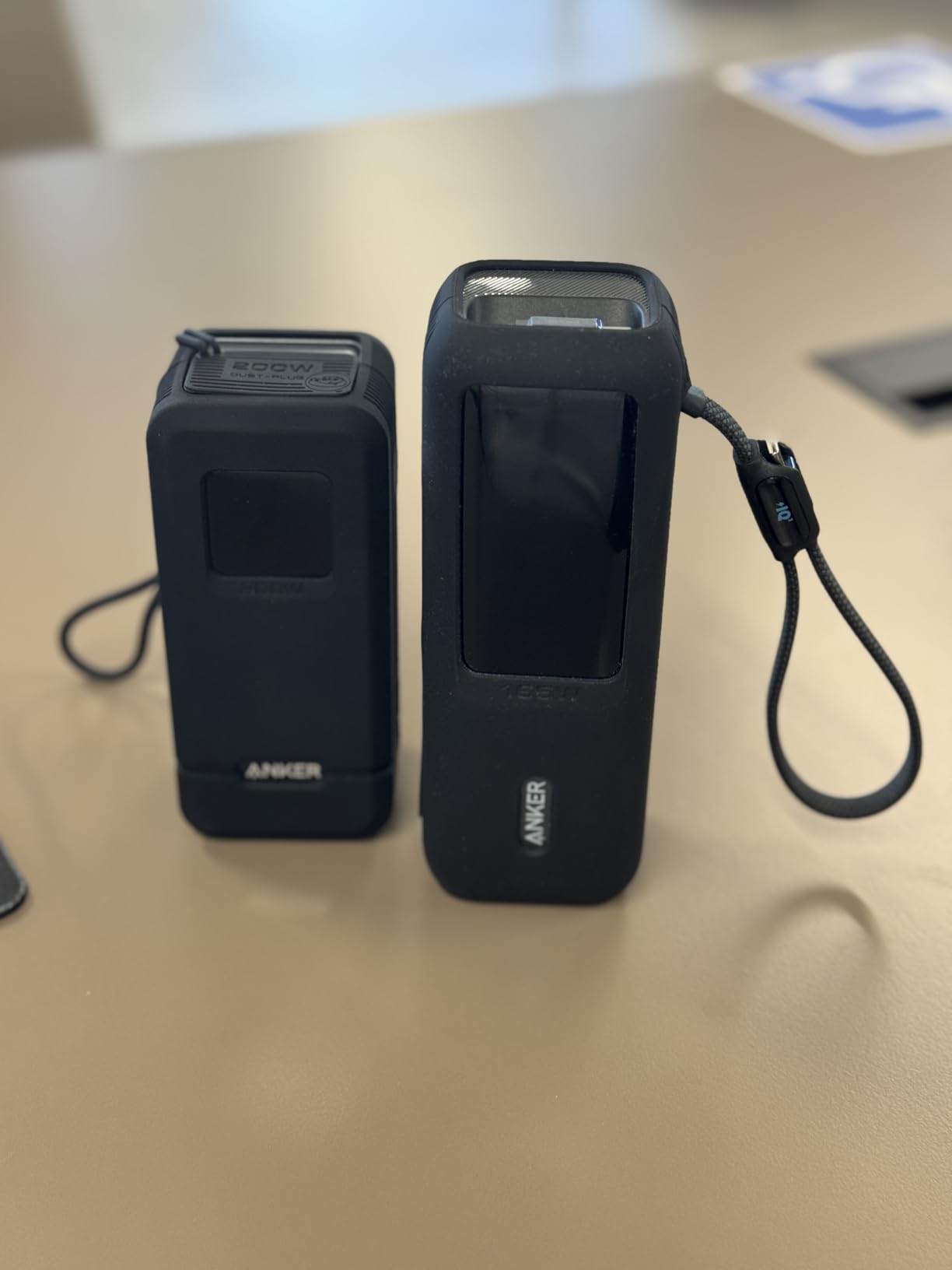 Anker Laptop Power Bank, 25,000mAh Portable Charger with Triple 100W USB-C Ports, Built-in Retractable Cables, Flight-Approved for Travel, iPhone 17/16 Series, MacBook, Samsung, and More customer photo 2
