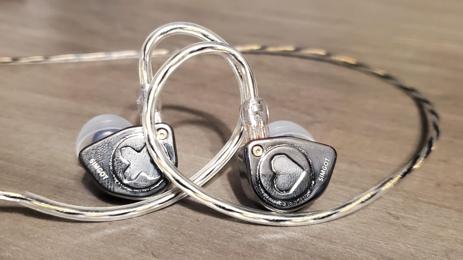 SIMGOT EW300 1DD+1Planar+1PZT Hybrid Driver in Ear Monitor, Wired Earbuds IEM, Gaming Earbuds with Detachable Nozzles, Silver-Plated OFC IEM Cable for Audiophile Musician (Standard Edition) customer photo 1