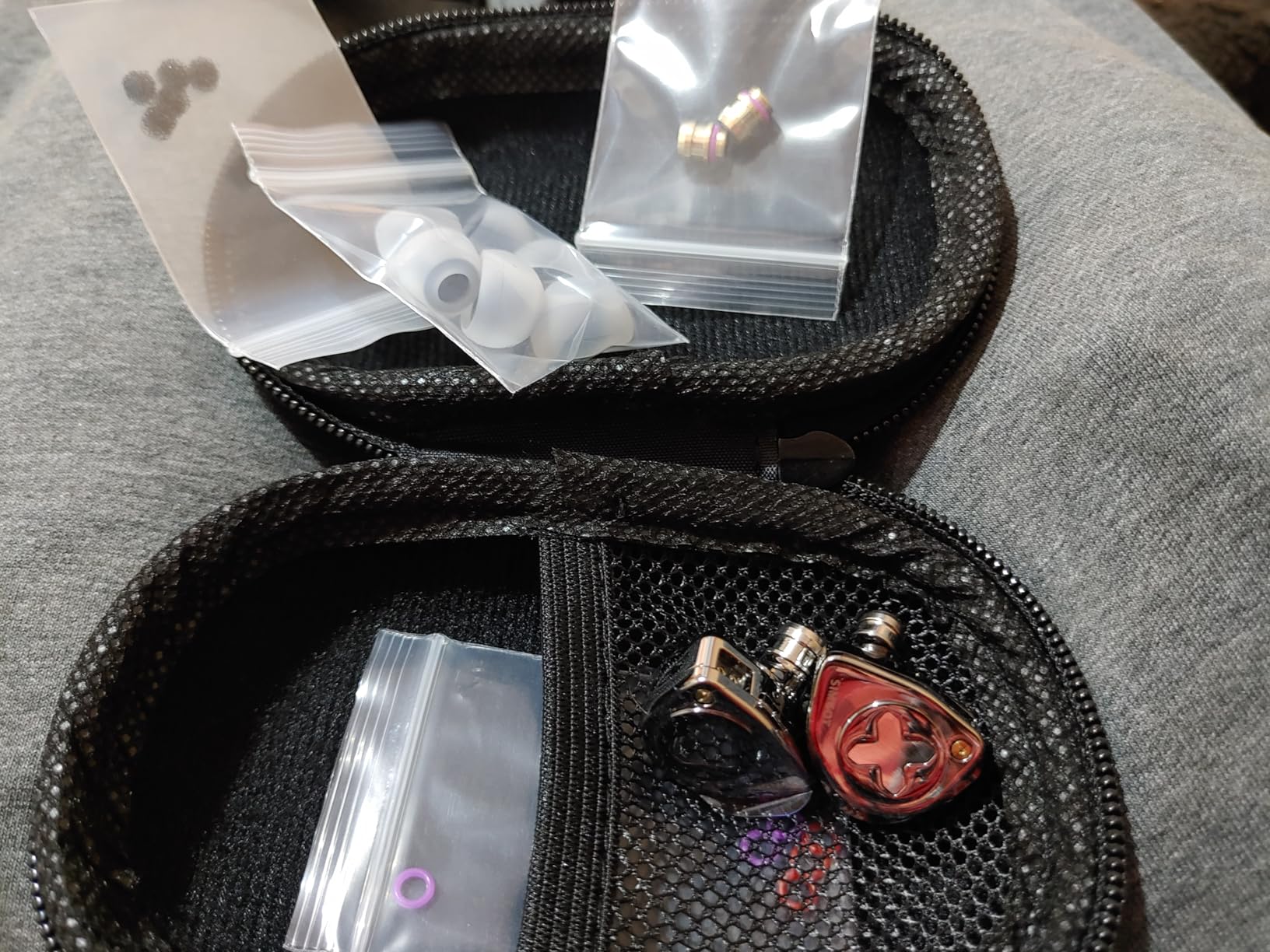 SIMGOT EW300 1DD+1Planar+1PZT Hybrid Driver in Ear Monitor, Wired Earbuds IEM, Gaming Earbuds with Detachable Nozzles, Silver-Plated OFC IEM Cable for Audiophile Musician (Standard Edition) customer photo 2
