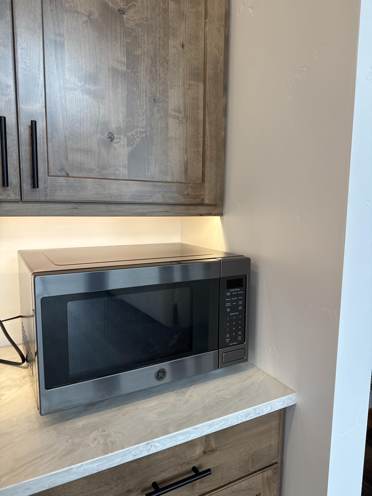 GE Countertop Microwave Oven, 1,150-watt Capacity, 1.6 Cubic Ft., 8 Auto Setting Cooking Settings, Child-Lock Technology, Stainless Steel customer photo 1