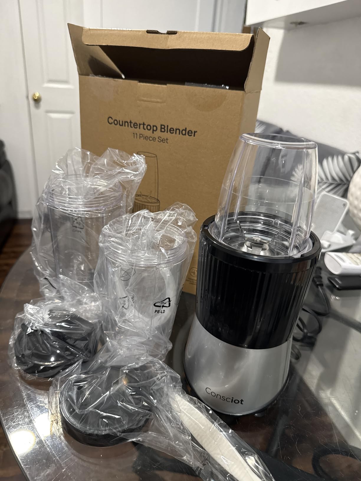 Consciot CB08 11-Piece Blender for Kitchen and Personal Size, Blend Shakes and Smoothies, Frozen Drinks, Baby Food, Spreads & More, 3 Portable To-Go Cups & 2 Spout Lids & 1 Solid Lid, 900 Peak Watts customer photo 2