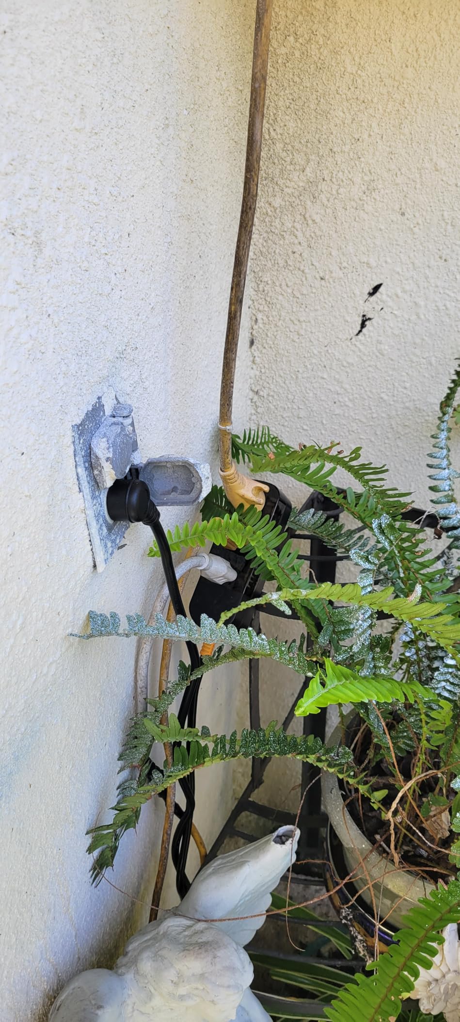 Outdoor Power Strip Weatherproof 6 FT Outdoor Extension Cord Waterproof Surge Protector Power Strip, 3 AC Outlets, 1625W - for Camping, Home, Office, Garden, Dorm, FCC UL Listed customer photo 1