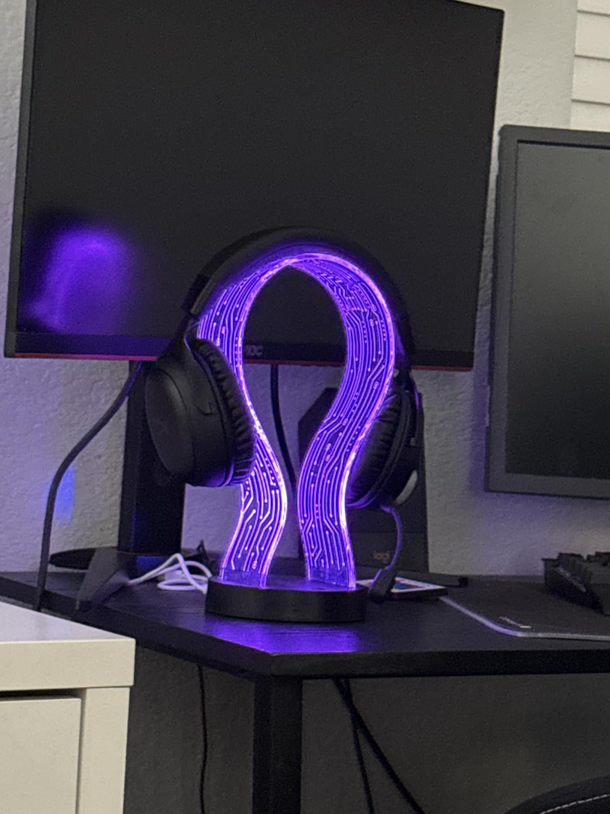 CoolGift Mart Light Up Headphone Stand with 16 Color Lights, PCB Pattern Acrylic Headset Stand with 1 USB and 1 Type-C Charging Ports, Easter Gifts for Gamers Men Boy and Music Lovers customer photo 2