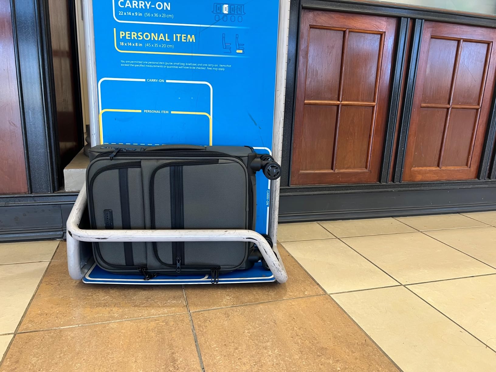 KROSER Softside Expandable Carry On Luggage with Front Business Pockets, 20 Inch Suitcases with Spinner Wheels & Built-in TSA Lock, Durable Suitcase Rolling Luggage with USB Port, Navy customer photo 2