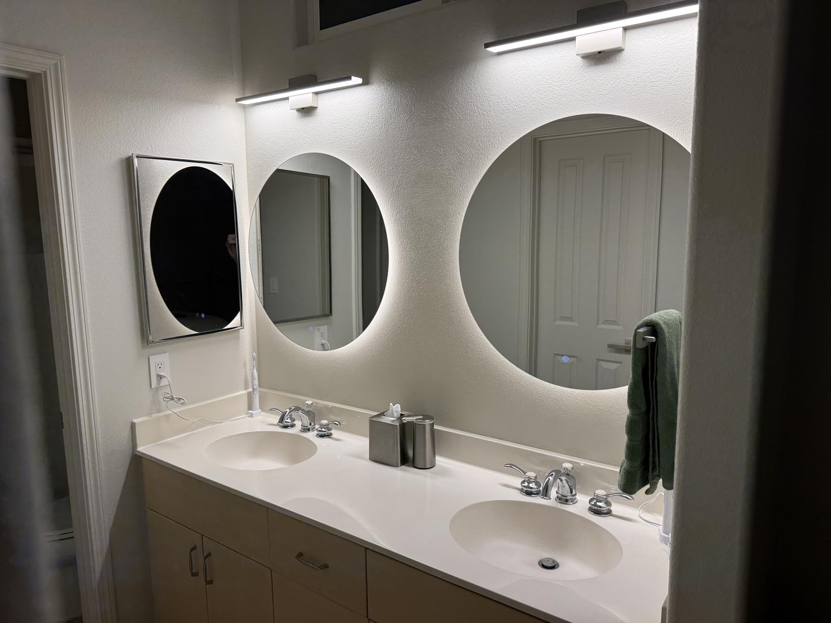 LOVESPEJO 30 Inch Round Backlit Bathroom Mirror with Lights, Circle LED Mirror for Bathroom, Fogless, Stepless Dimmable, 3 Color Changing, Memory, IP54, Shatter-Proof customer photo 1