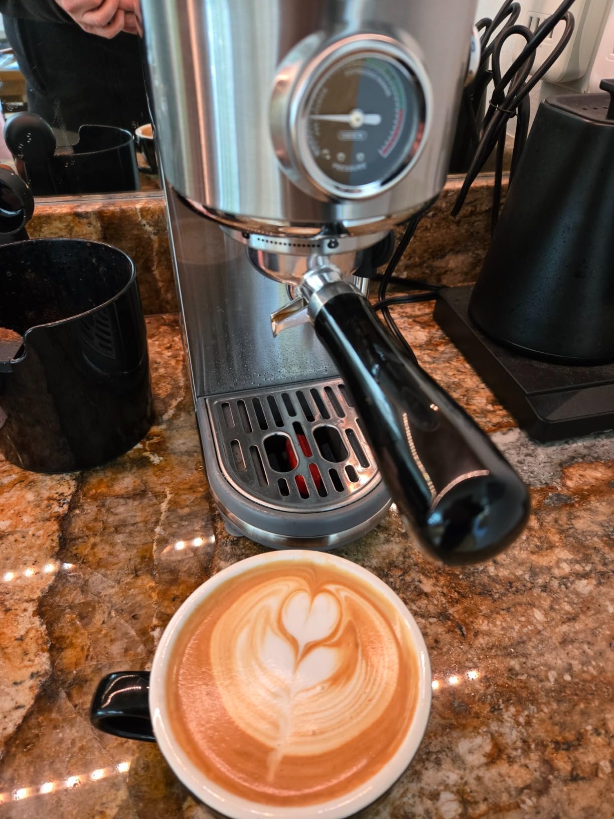 HIBREW Espresso Machine 20 Bar, Semi-Automatic Cappuccino Maker with Milk Frother for Latte Art, Adjustable Temperature & Water Volume, with Display, Pressure Gauge & Stainless Steel Body customer photo 1
