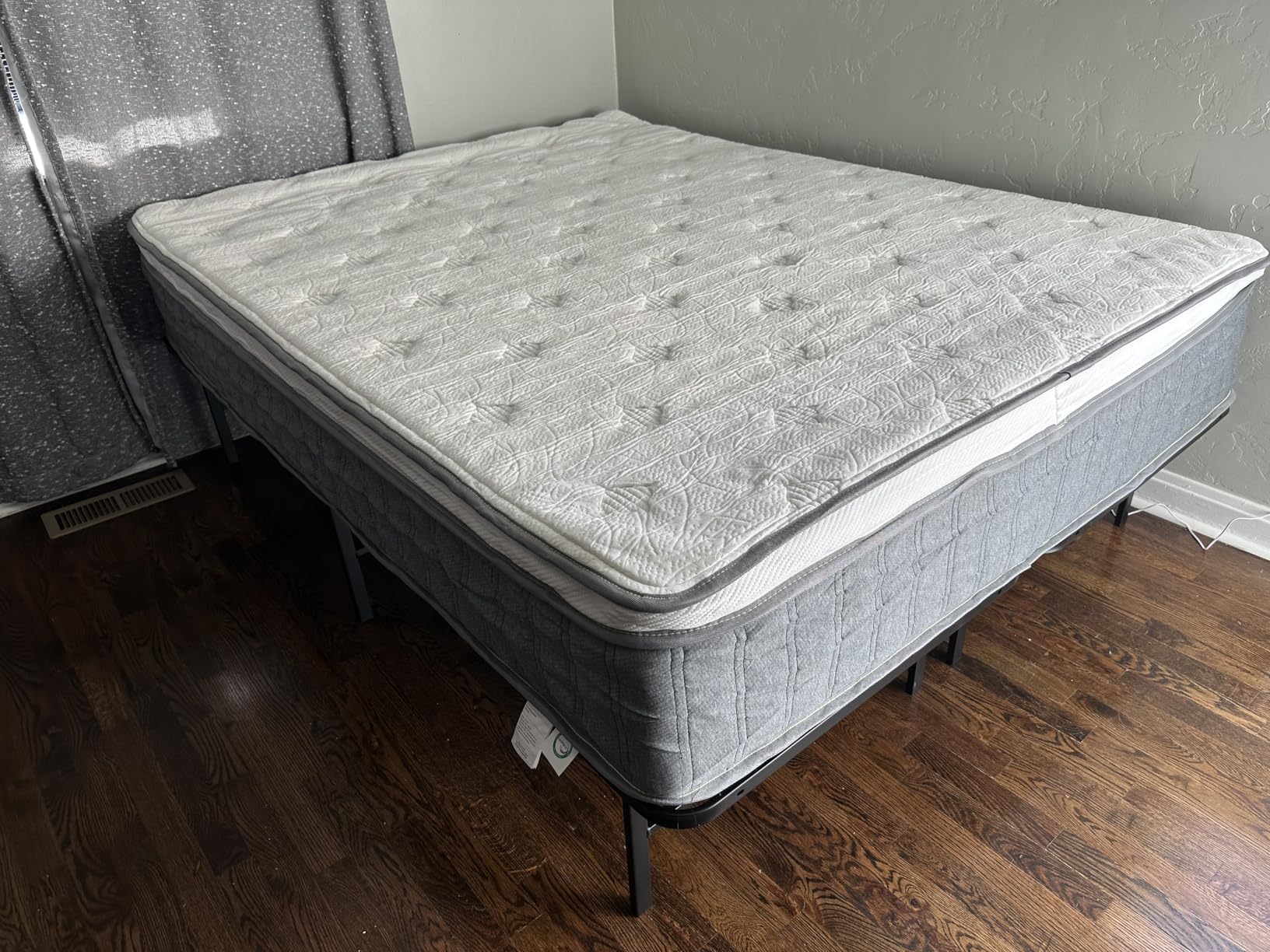 Amazon Basics - Metal Bed Frame, Non-Foldable Platform Bed, Easy Assembly, Full, 54W x 75L in, Black customer photo 2