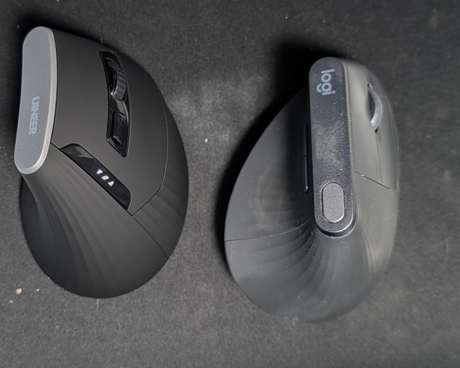 Uineer Wireless Ergonomic Mouse, Bluetooth Mice (BT4.0/5.0 and 2.4G) Rechargeable Vertical Mouse, 3 Multi-Device Connectivity for PC/Mac/Laptop/Computer, 4 DPI Quiet Clicks for Office, Home, Black customer photo 1