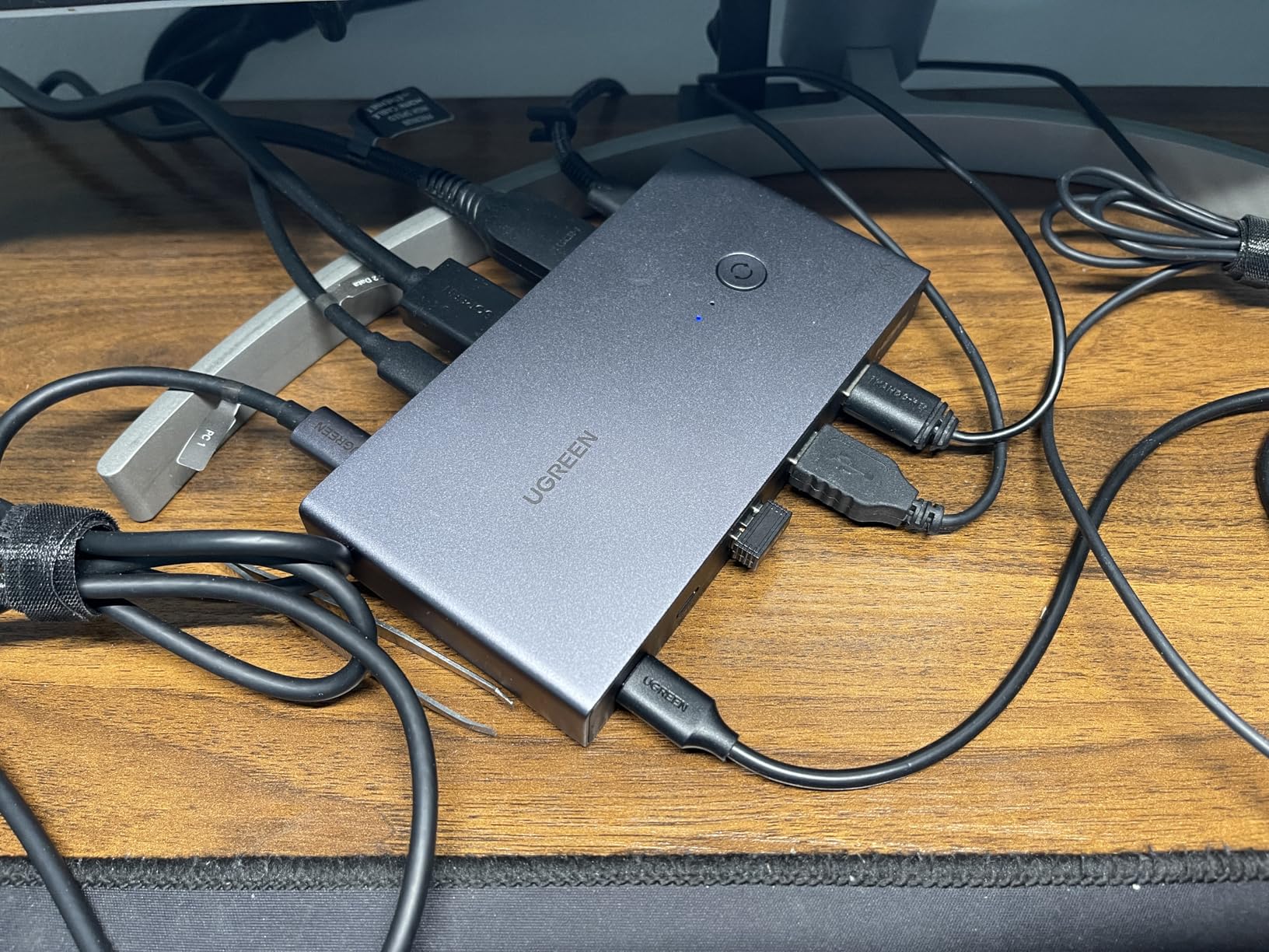 UGREEN USB-C+HDMI KVM Switch 1 Monitor 2 Computers with 4 USB 3.0 Ports 4K@60Hz Aluminum for 1 Laptop & 1 Desktop Share One Monitor Keyboard Mouse Printer with 1 HDMI Cable+2 Type-C Cables customer photo 1