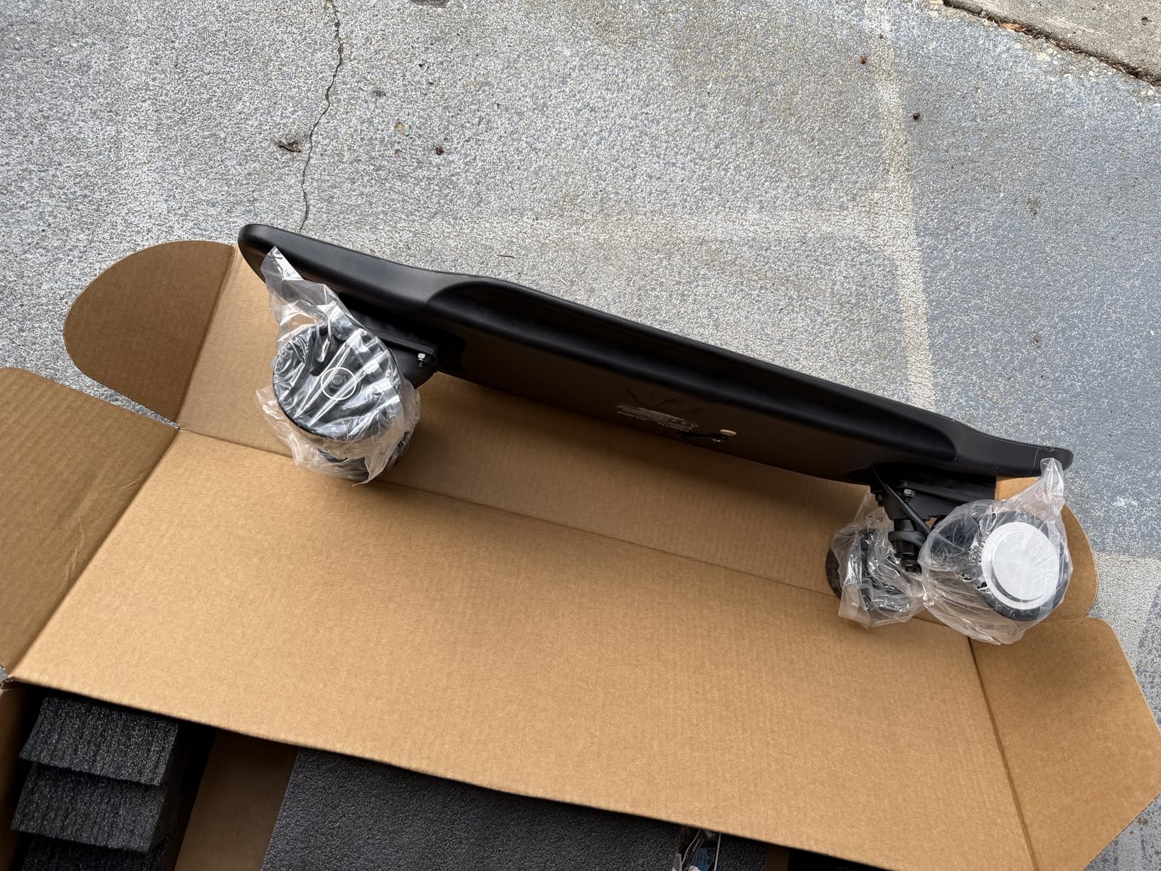 M8 Electric Skateboard with Remote, 15Mph Top Speed, 9Miles Range, 400W Hub-Motor, Skateboard for Adults & Teens customer photo 1