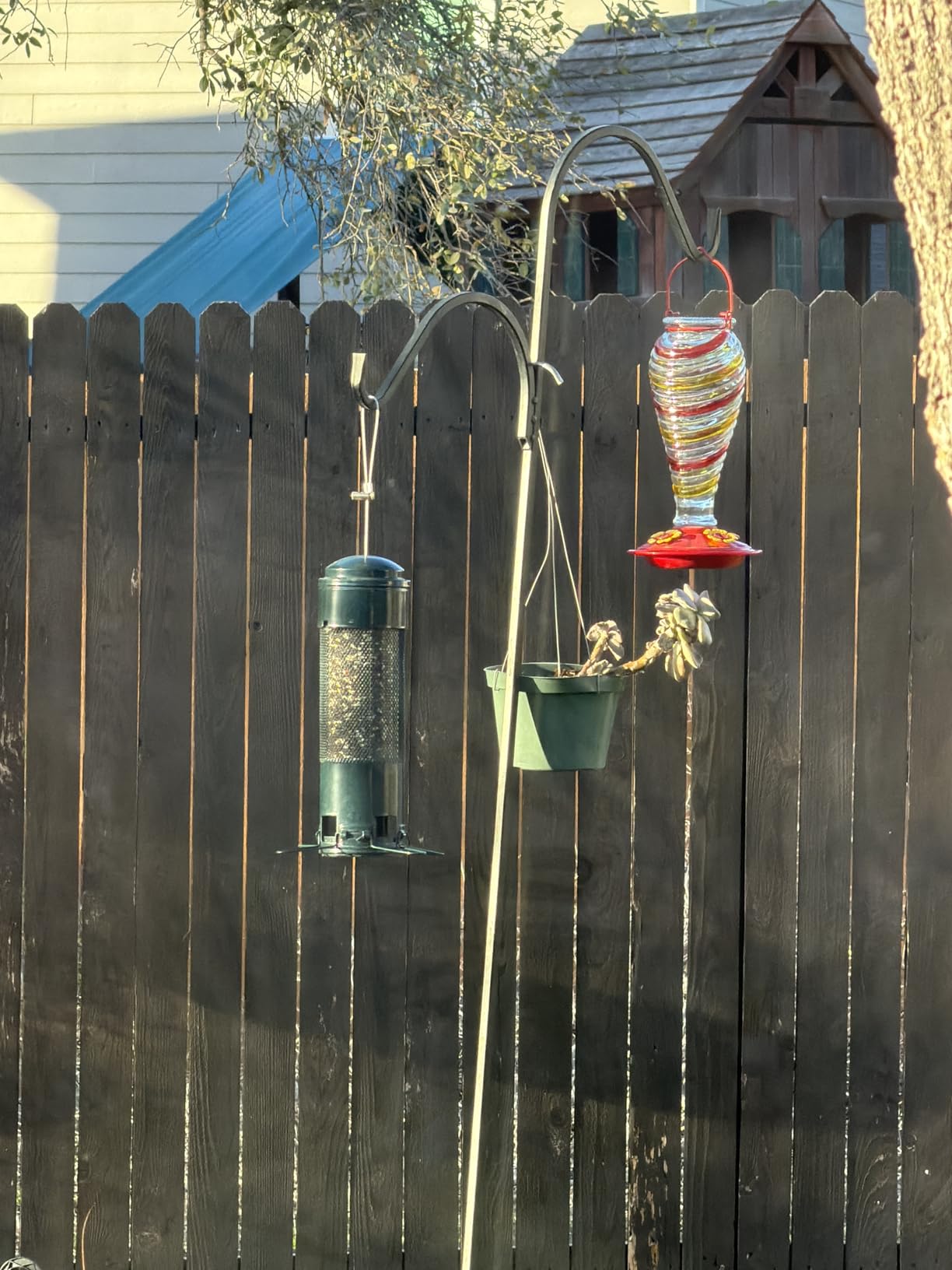 LCSEVEN Bird Feeders for Outdoors Squirrel Proof with Weight-Activated Perches, Hanging Bird Feeder for Outside, Metal Feeder for Wild Cardinal, Finch, Blue Jay, Chickadee, 3LB Seed Capacity, Green customer photo 1