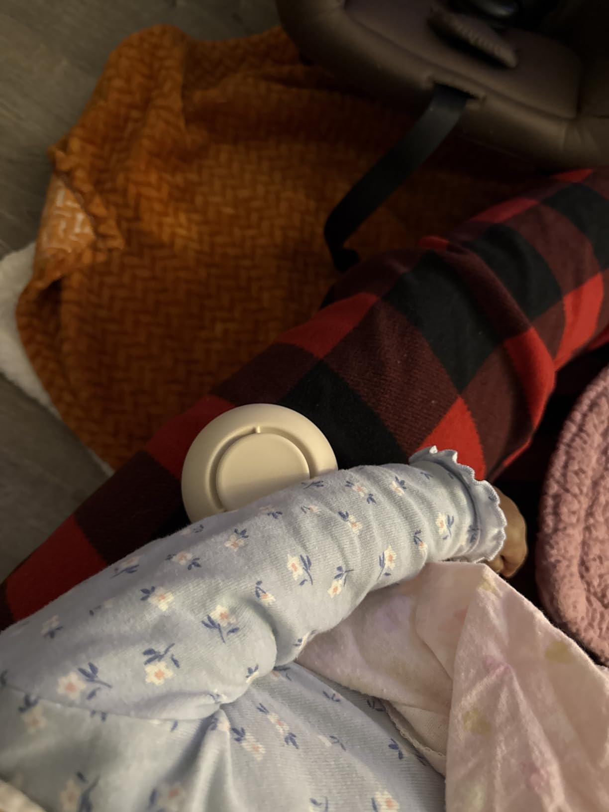 Portable Baby Sound Machine [White Noise for Babies Kids Adults][Timer Function][12 Soothing Sounds][Sleep Soother] 15 Hours Battery Life, Travel,Registry,Gifts,Shower,Clips on Baby Stroller customer photo 2