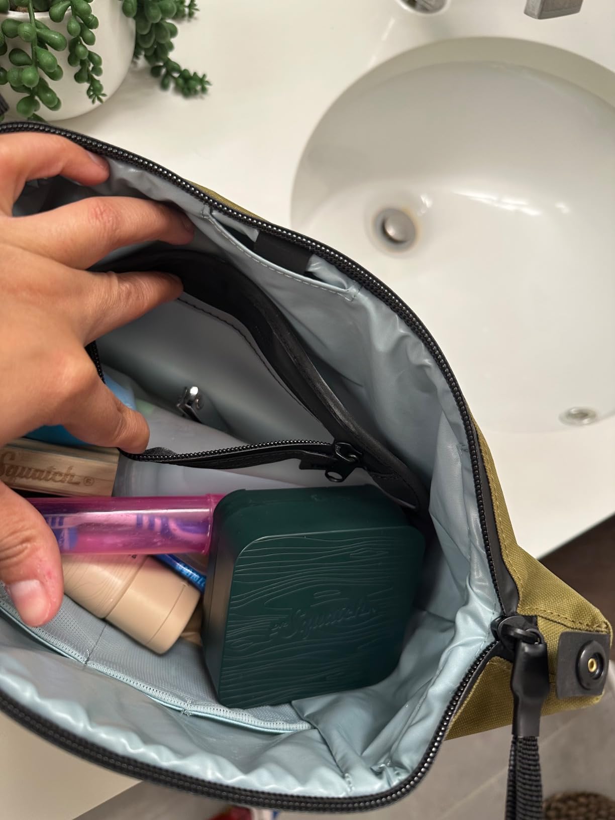Peak Design Aion Toiletry Bag - Water-resistant bag for toiletries, makeup & shaving essentials with Removable liquids bag included customer photo 1