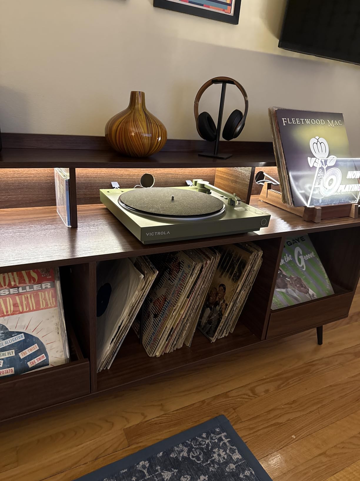 Victrola Fully Automatic Bluetooth Turntable w Audio Technica ATN3600L Cartridge, Automatic Repeat Function, 2-Speed Vinyl Record Player customer photo 2
