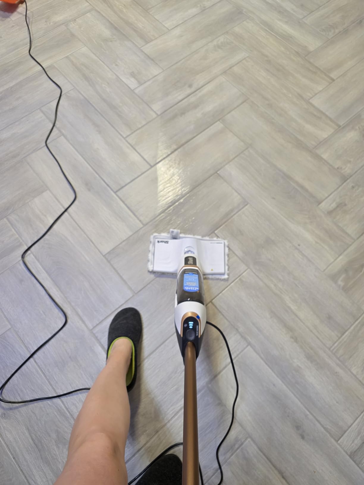 Shark SteamSpot Steam Mop with Steam Blaster Technology, 3 Steam Modes, 2 Washable Pads, XL Removable Water Tank, Lightweight, Steam Cleaner for Sealed Hard Floors, Hardwood, Tile, Laminate, S2001 customer photo 2