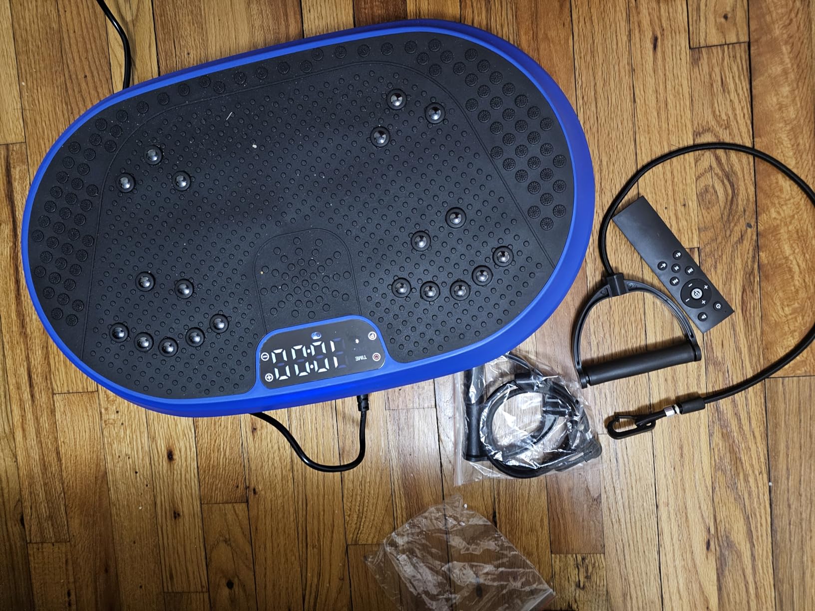 Vibration Plate Exercise Machine, Vibrating Fitness Platform for Lymphatic Drainage, Full Body Shaker Workout Equipment, Bluetooth Power Shaping Vibrate Plate, Board Sport for Home Exercise Gym customer photo 2