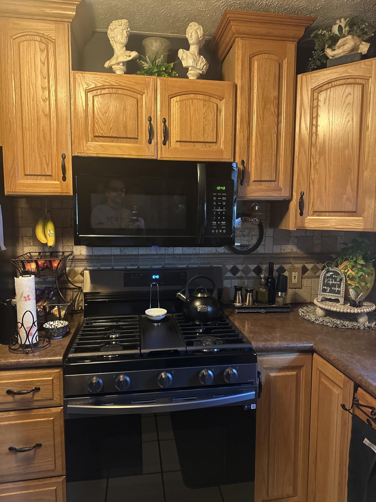 BLACK+DECKER Over the Range Microwave Oven with Vent and One-Touch Auto Cooking, 1.7 cu. ft. OTR Over Stove Microwave, White, 1000 Watts, EM044K6CF-WH customer photo 1