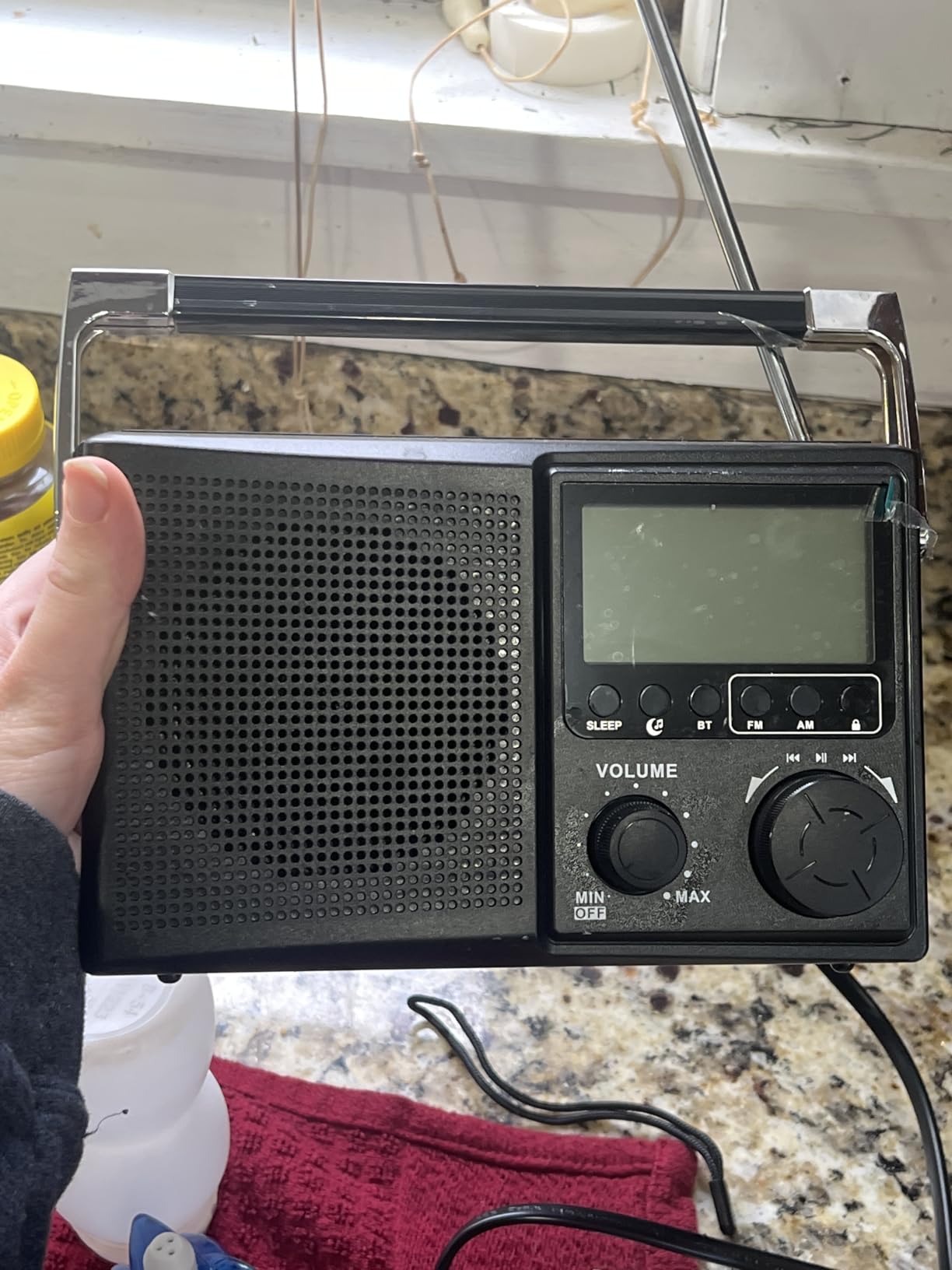 LEOTEC AM FM Radio with Bluetooth, Portable Radio Strong Reception, Plug in Wall, Battery Operated, 10 White Noise Sounds, Digital Sleep Timer, Headphone Jack, Volume Control, Easy to Use, Gifts for Seniors customer photo 1