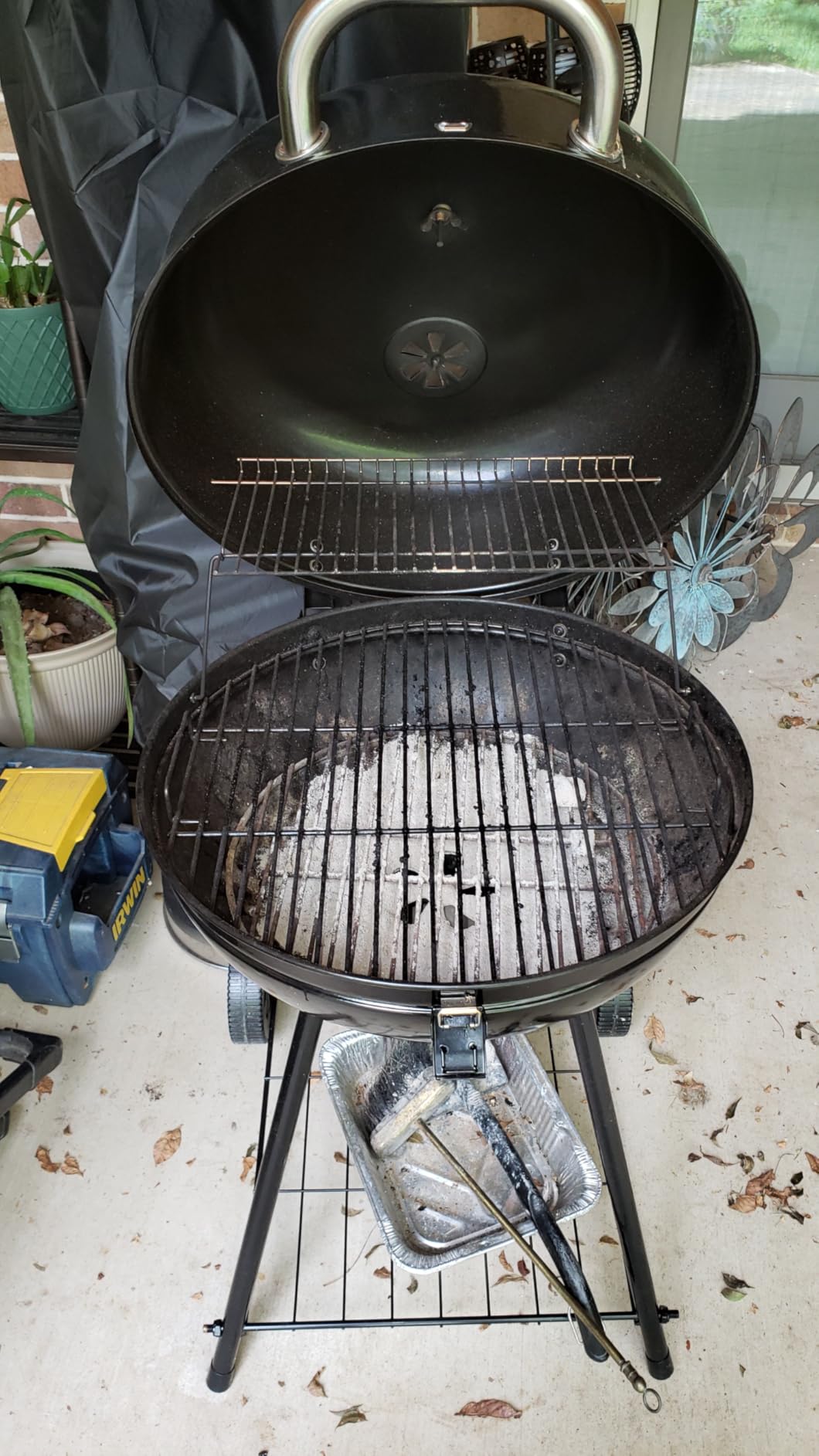Grill Boss Charcoal Kettle Grill with Large 22-Inch Cooking Area - Includes Warming Rack, Bottom Storage Shelf, Ash Catcher & Wheels for Outdoor BBQ, Tailgating, Camping & Backyard Grilling customer photo 2