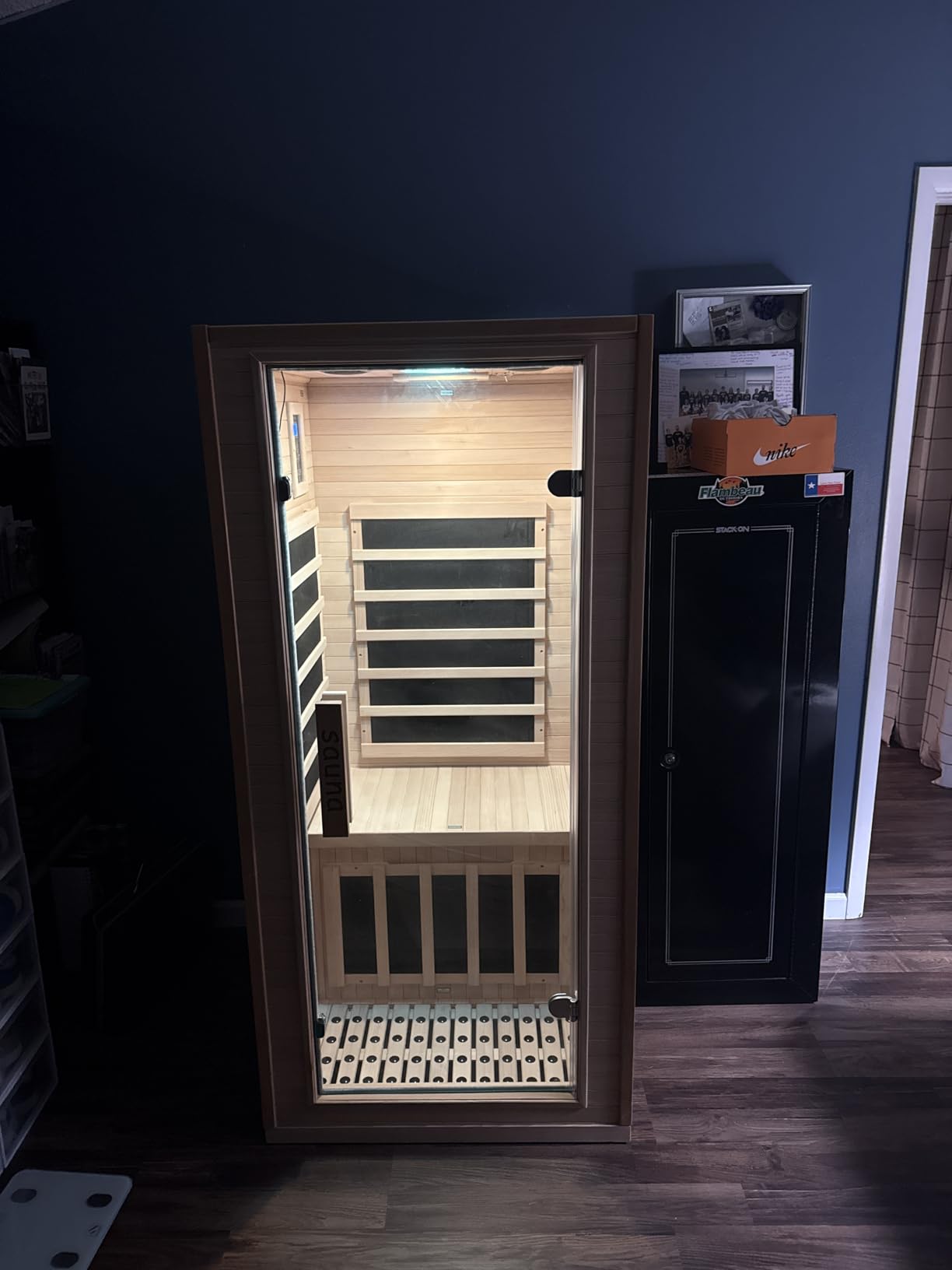 2-Person Infrared Sauna, Indoor Home Sauna Room Hemlock Wood Sauna Low EMF Far Infrared Heating with Tempered Glass Door Bluetooth Speakers, Chromotherapy Lights for Family (110V, 1850W)Truck delivery customer photo 1