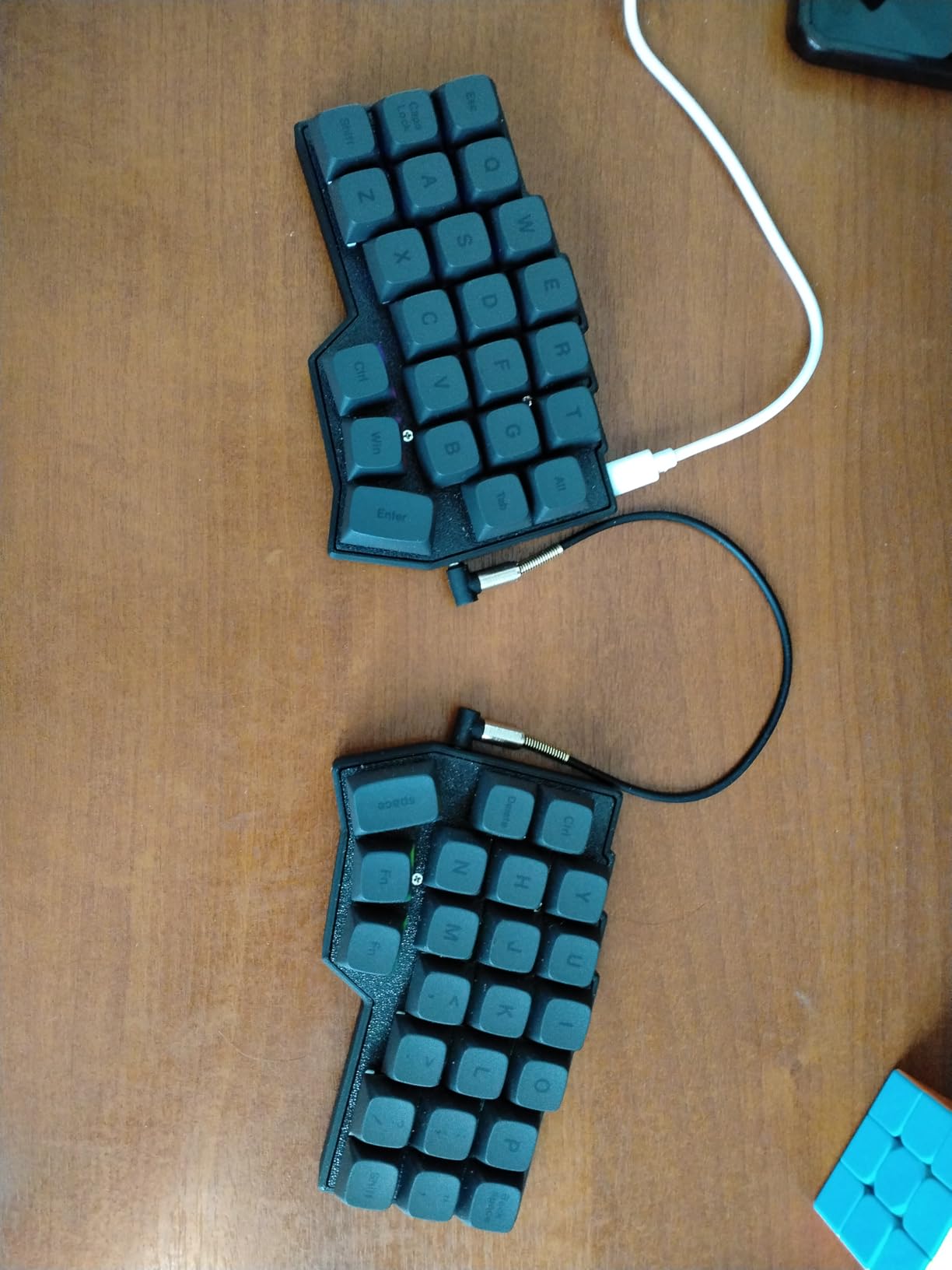 YIVU CORNE V4 Wired Split Mechanical Keyboard, 40% 3x6 Ortholinear Layout, Ergonomic Support, QMK/Vial Programmable, Hot-swappable RGB Gaming Keyboard customer photo 1